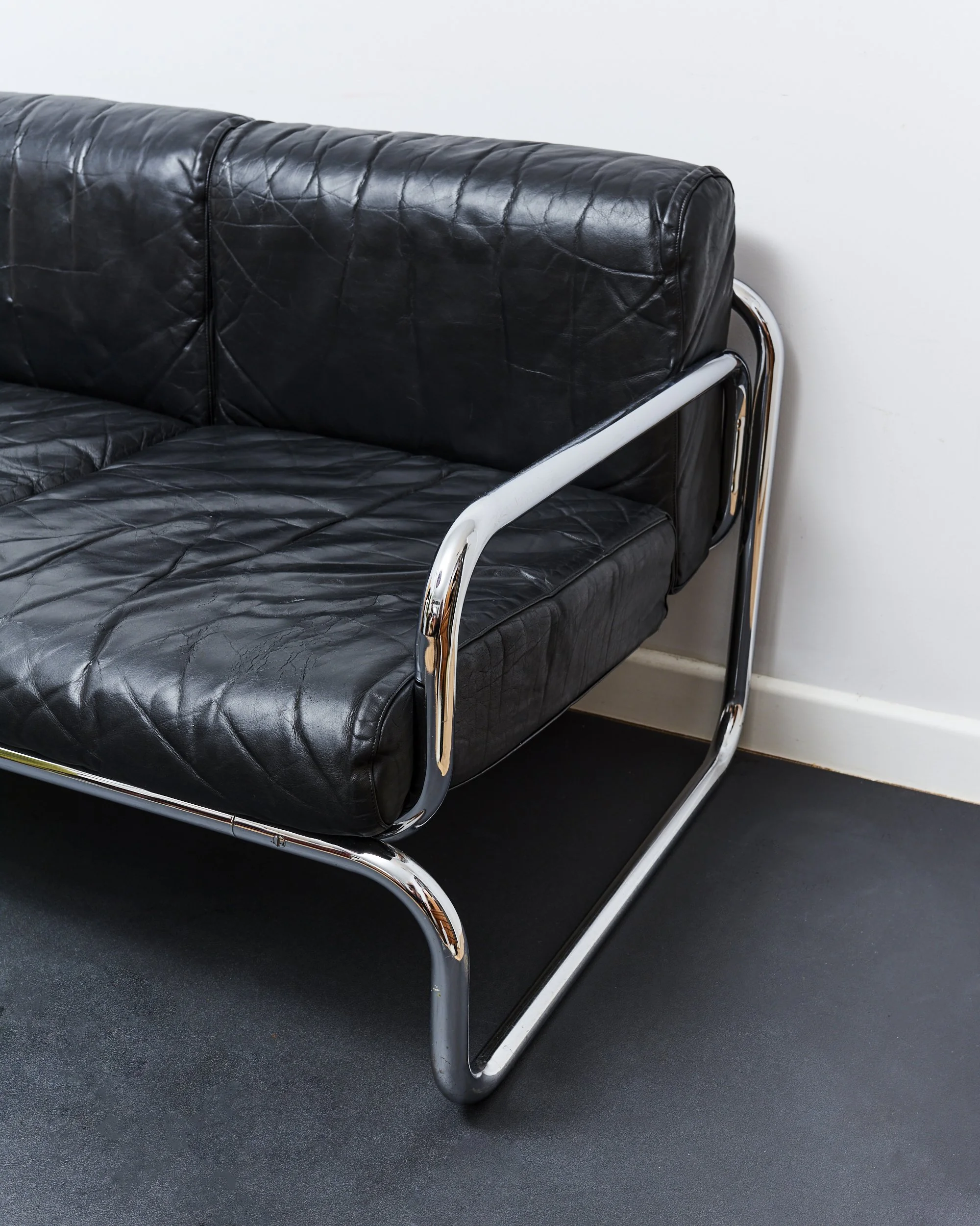 rodney.kinsman.omk.tubular.chrome.leather.sofa.1970 3.jpg