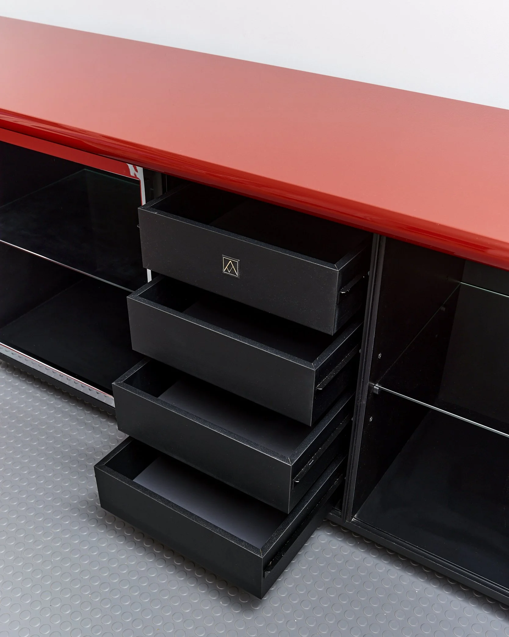 sheraton.sideboard.red.lacquer.giotto.stoppino.acerbis.1979 3.jpg