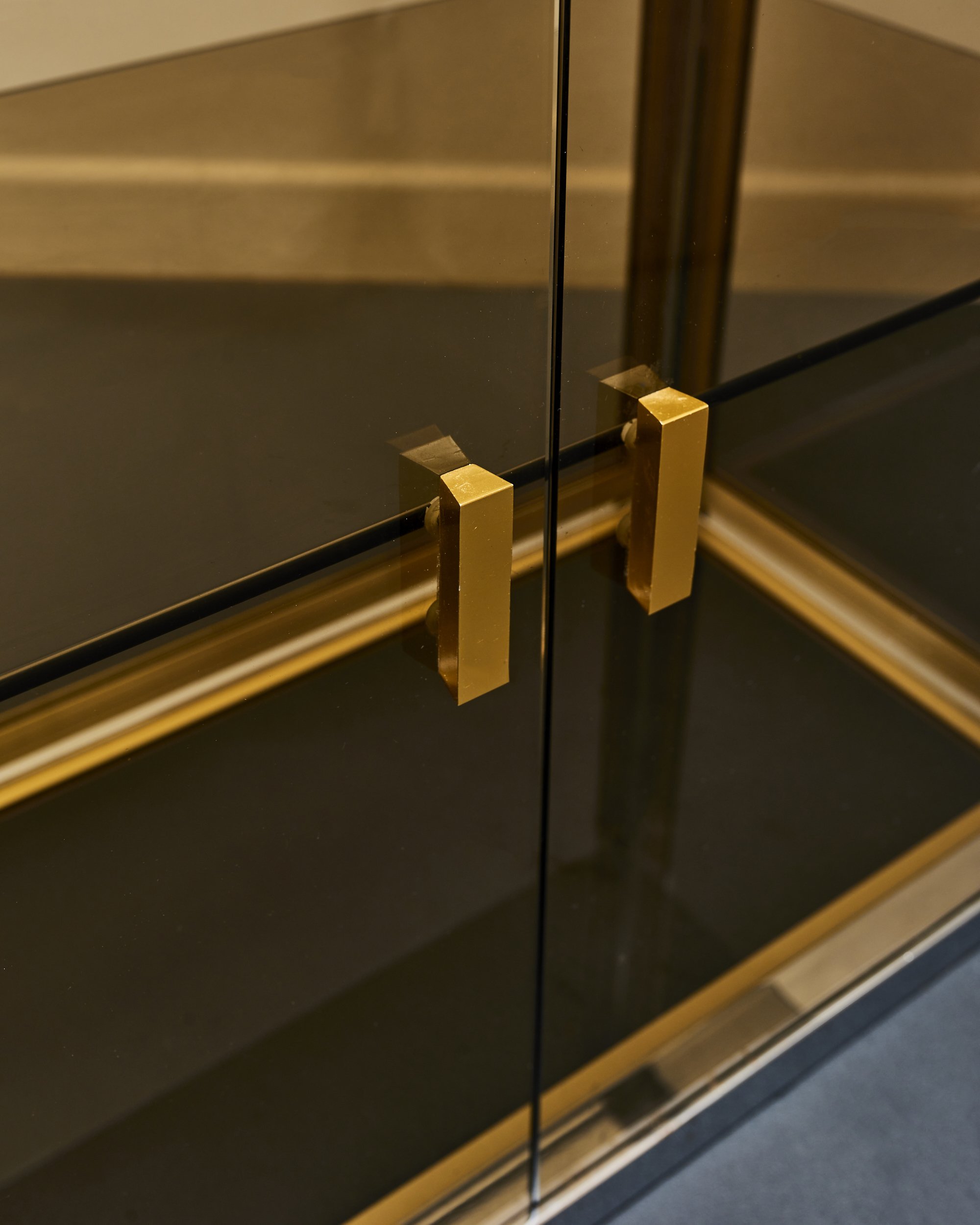 showcase.vitrine.glass.chrome.brass.renato.zevi.italy.hollywood.regency.1970 3.jpg