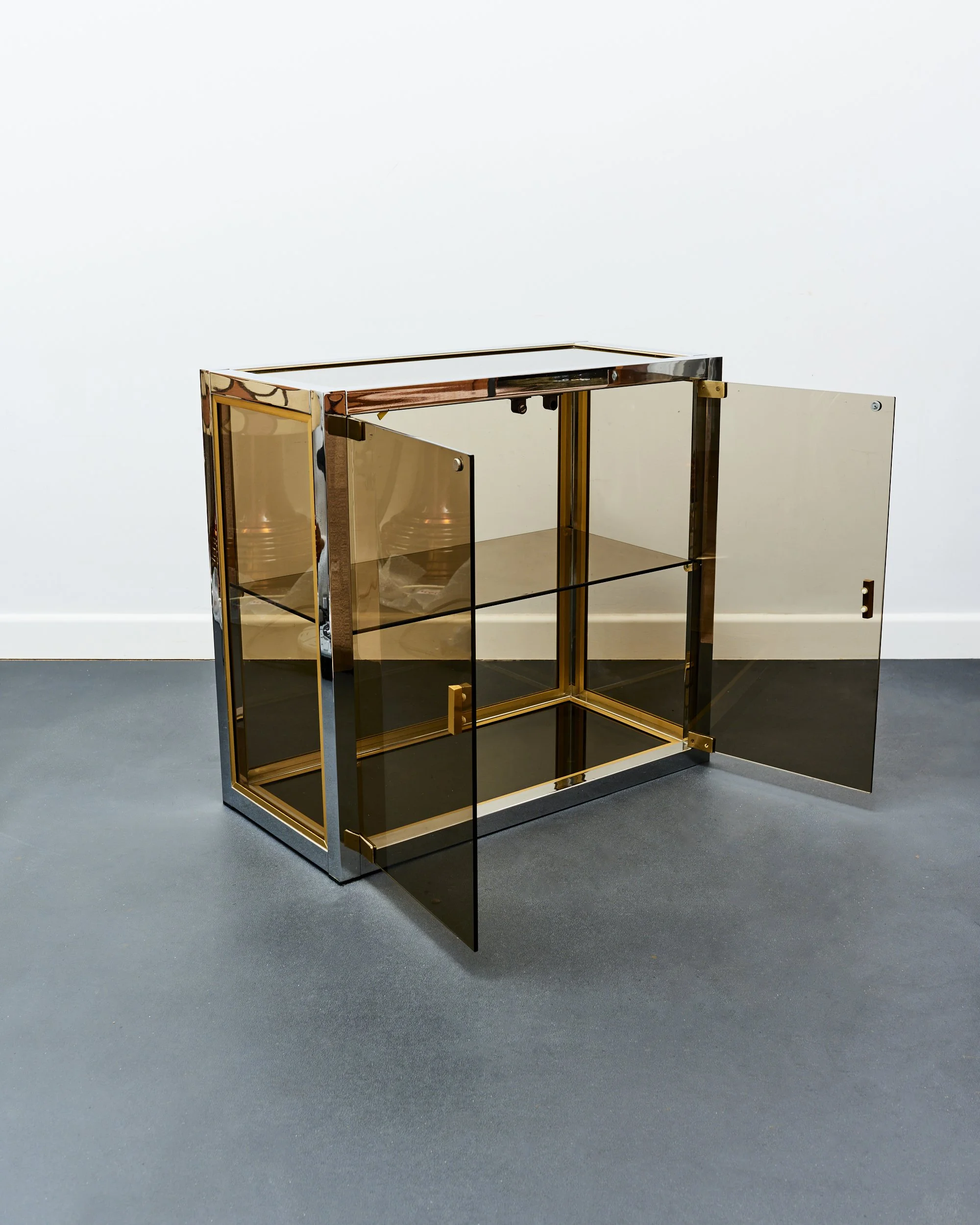 showcase.vitrine.glass.chrome.brass.renato.zevi.italy.hollywood.regency.1970 4.jpg