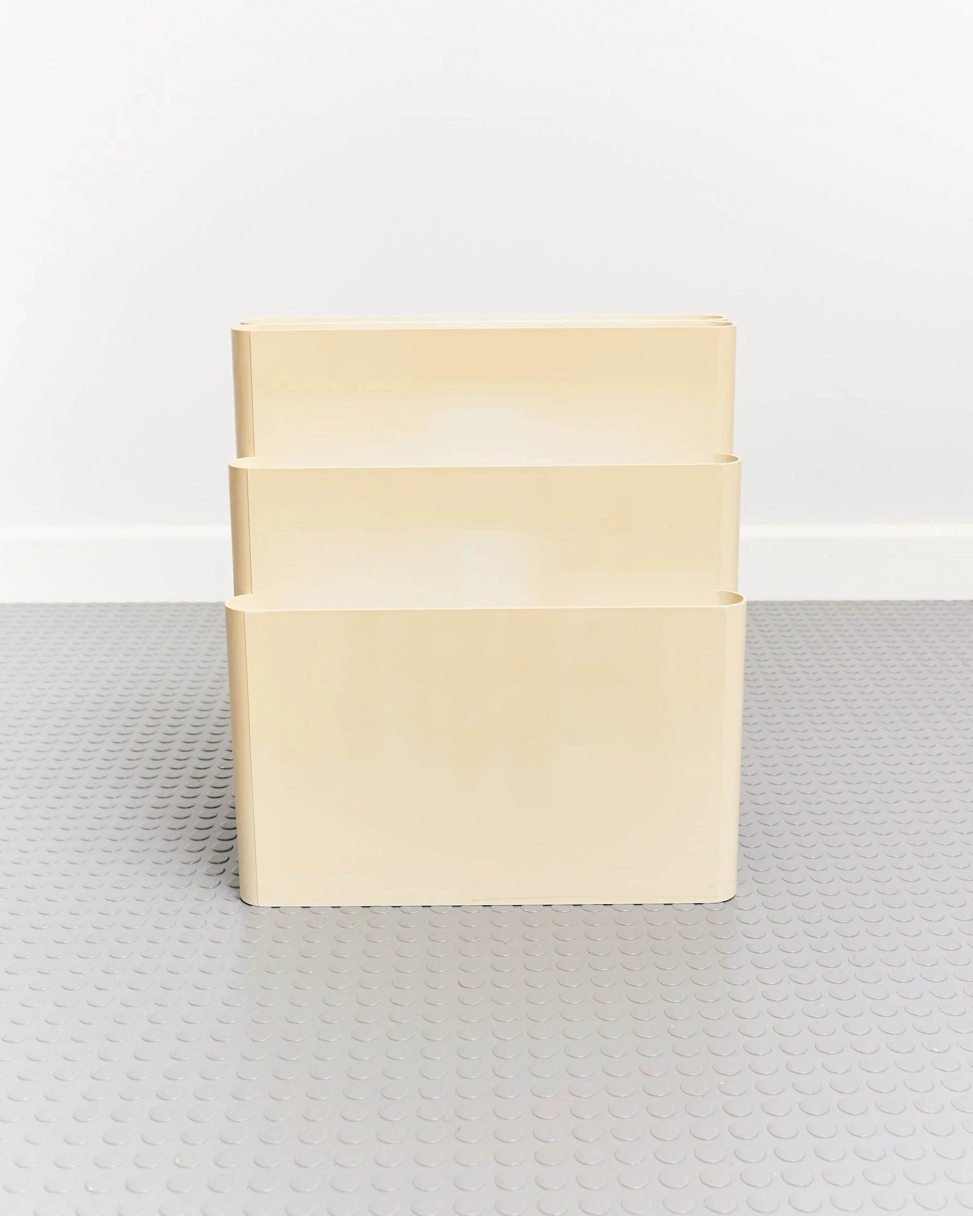 giotto.stoppino.magazine.rack.model4675.white.kartell.1960 3.jpg
