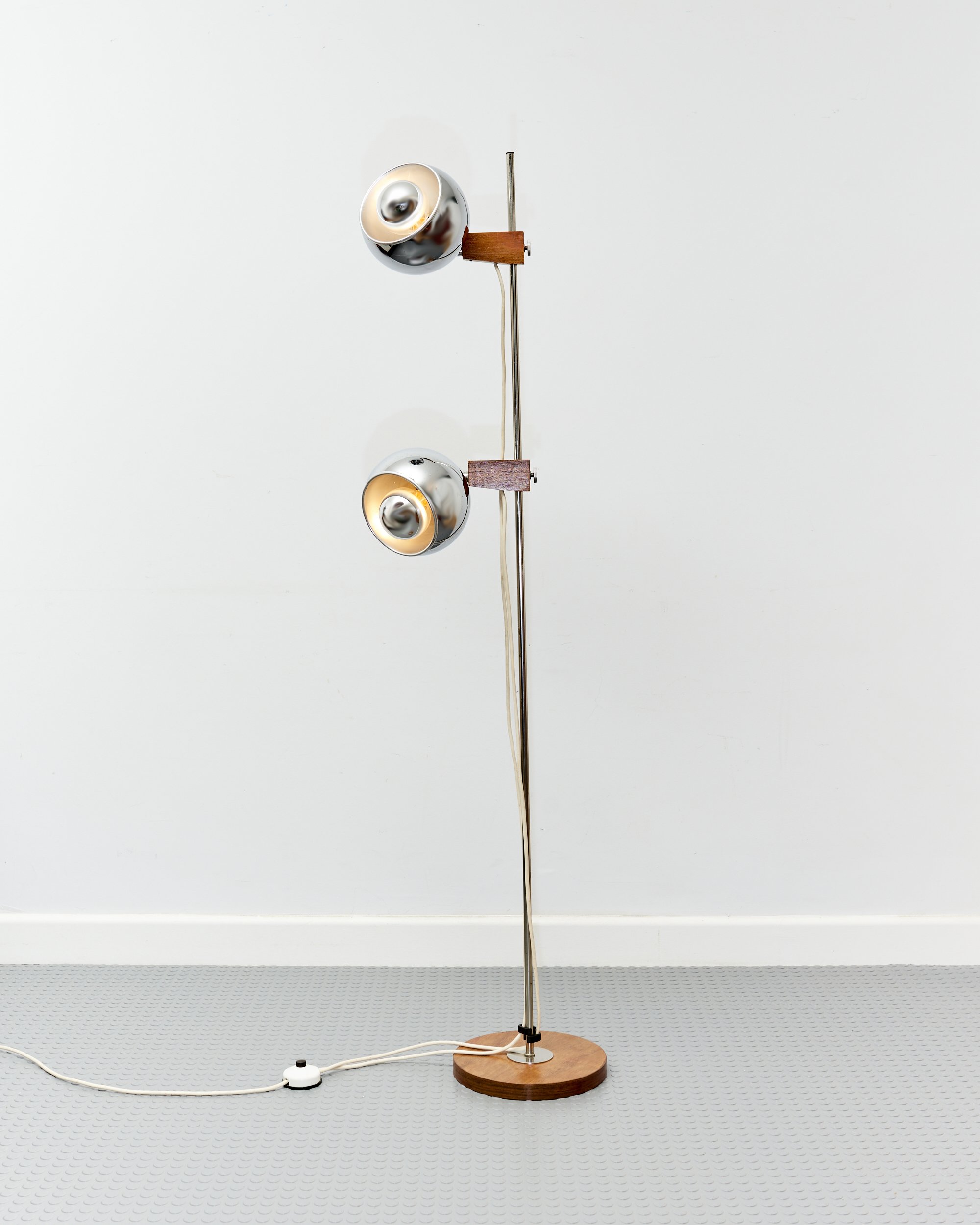 space.age.eye.ball.sphere.floor.lamp.teak.chrome.temde.switzerland.1960.1970 9.jpg