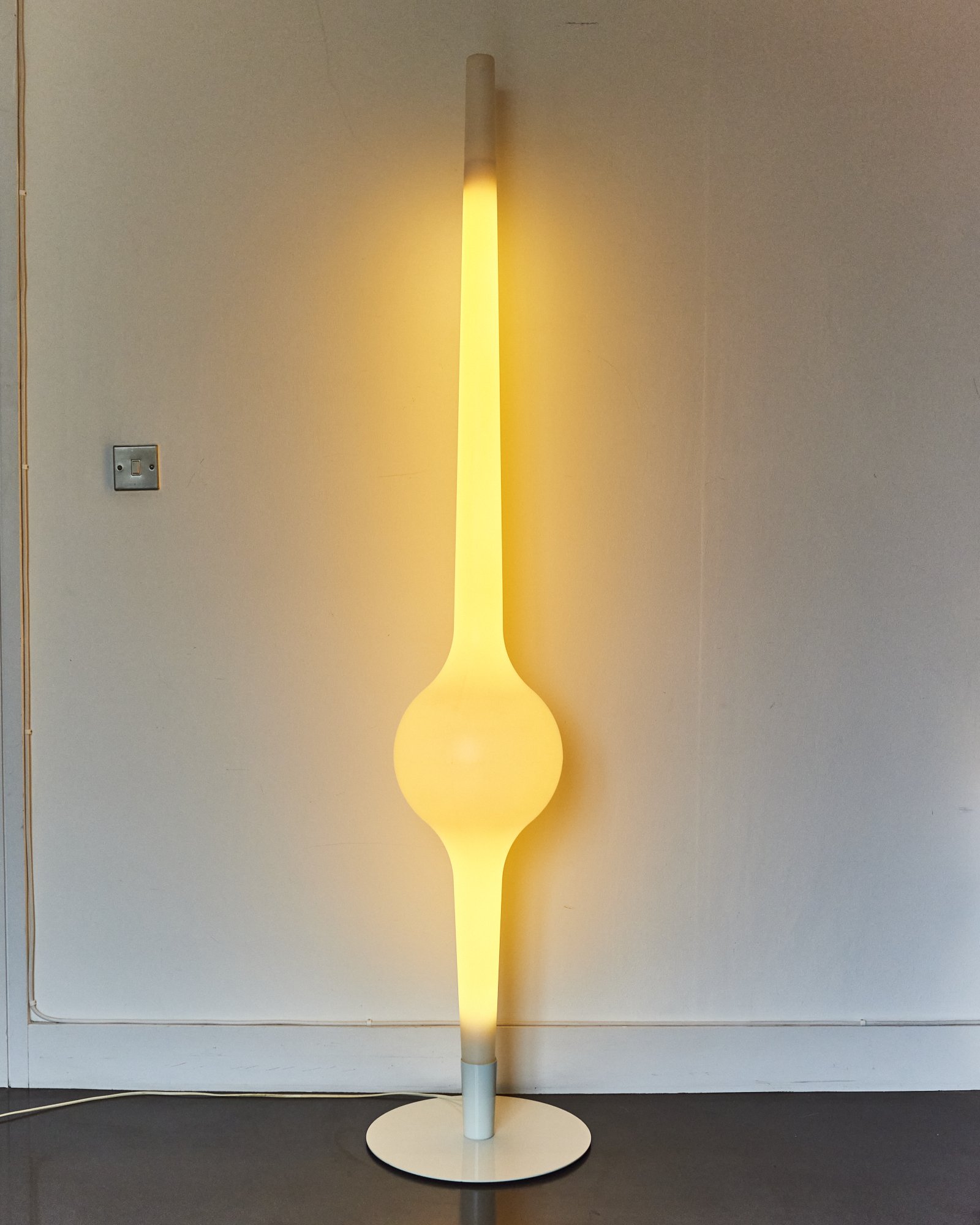michael.young.sticklight.tom.dixon.eurolounge.1990.jack.floor.lamp 1.jpg