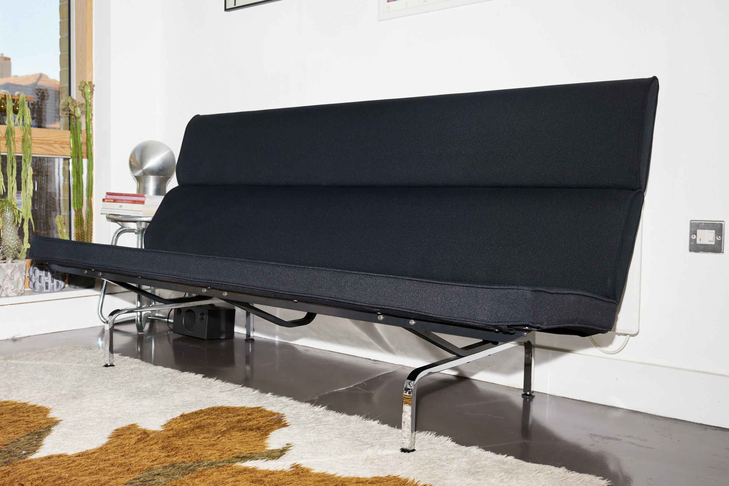 Charles.ray.eames.herman.miller.vitra.compact.sofa.2007.black 3.jpg