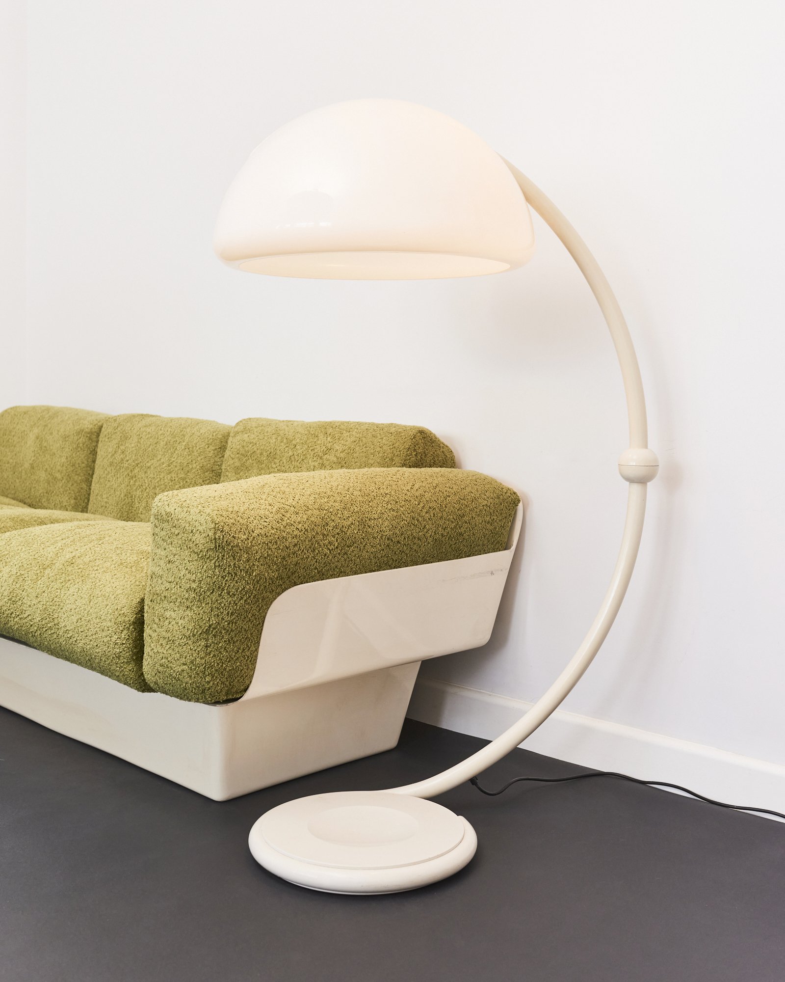 eero.aarnio.asko.glassfibre.sofa.space.age.1970.5.jpg