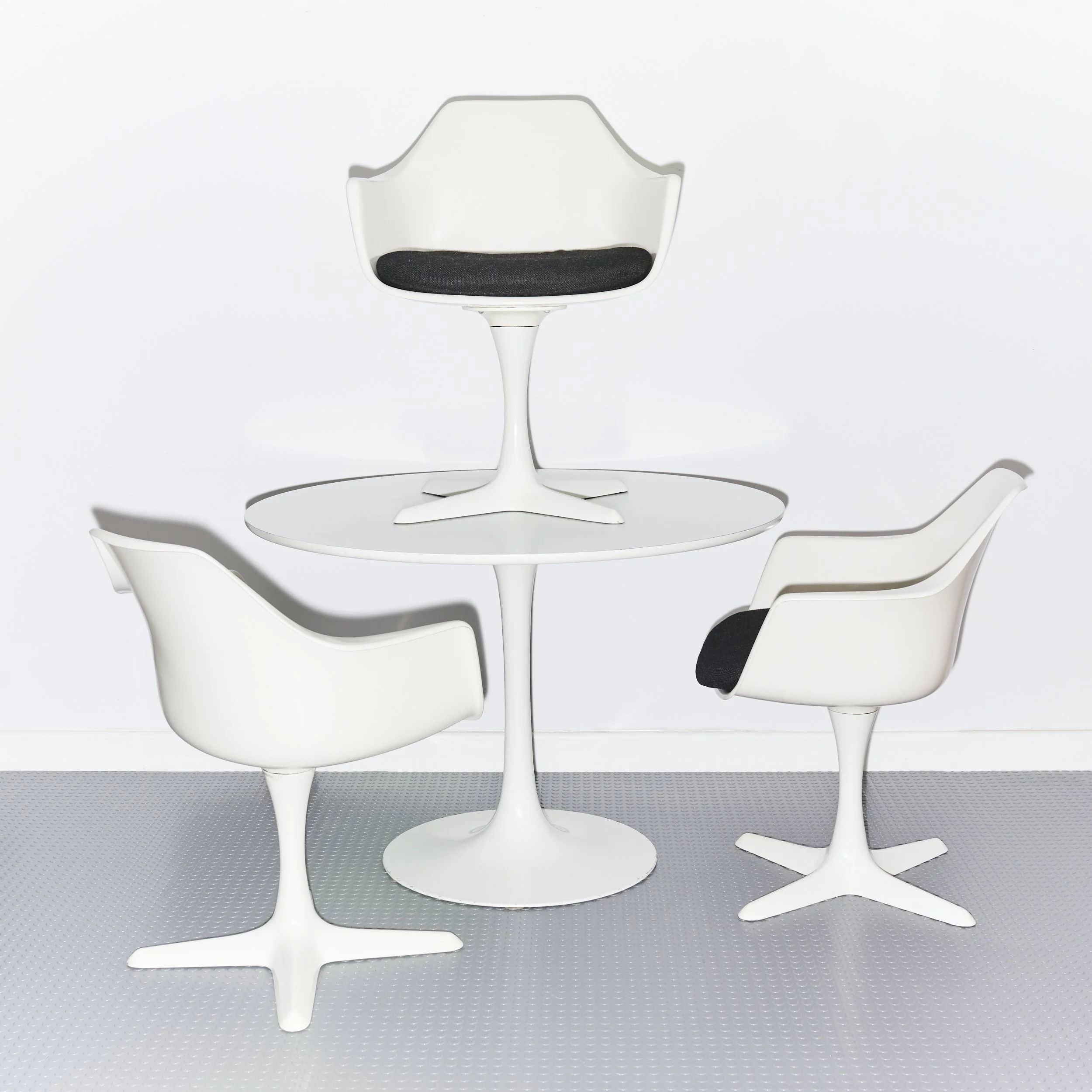 arkana.tulip.chairs.dining.table.maurice.burke.space.age.1960 2.jpg