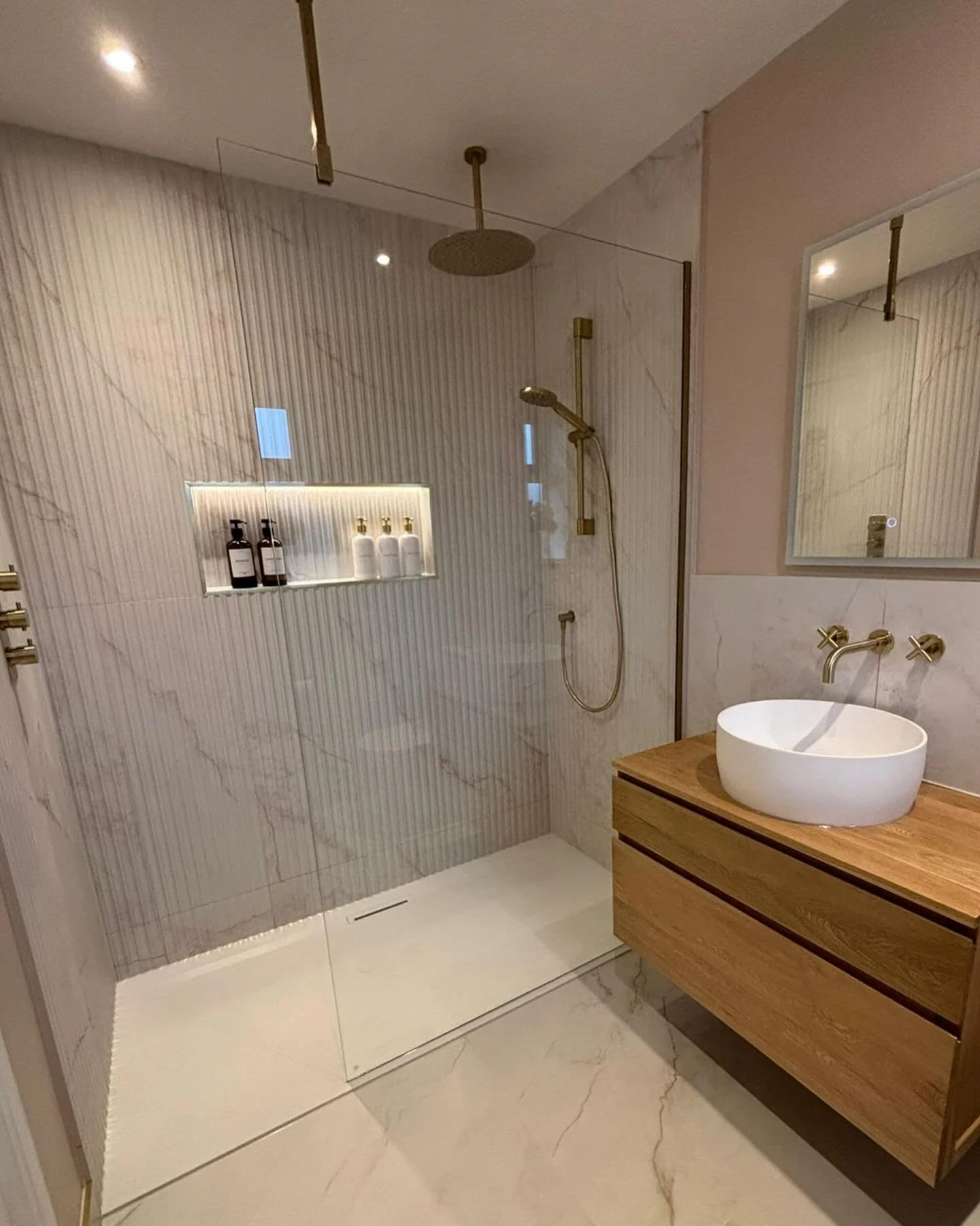 Modern upgrades? 🛁  
This bathroom has been refreshed with a clean, modern layout and improved functionality. A massive improvement on the original space and a happy customer! 😊

Thinking about renovating your own bathroom? 📞 Contact us for quotes