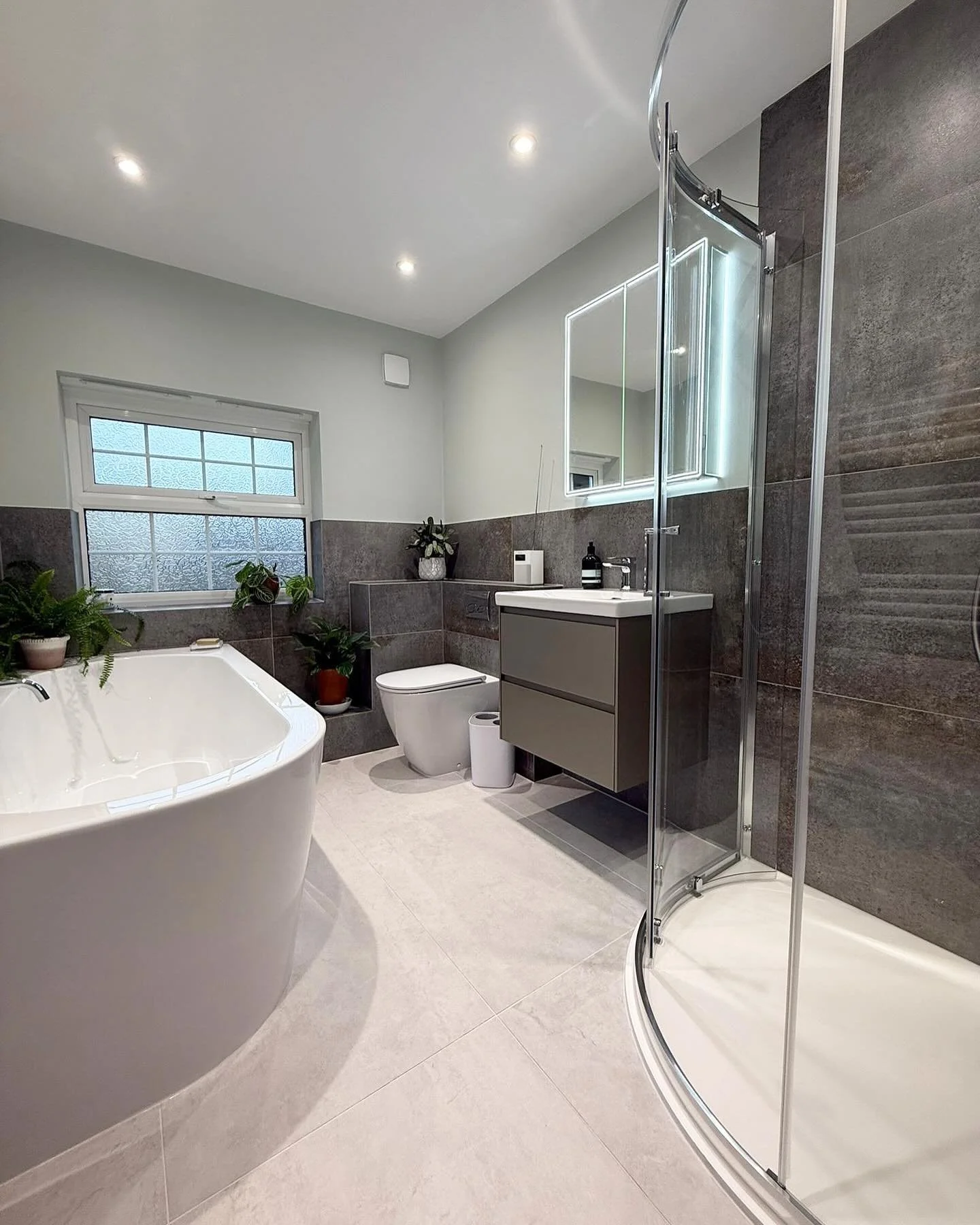 This bathroom has been refreshed with a clean, modern layout and improved functionality. A massive improvement on the original space and a project we are very proud of ✨🛁 

Thinking about renovating your own bathroom? Get in touch today 📞  
#before