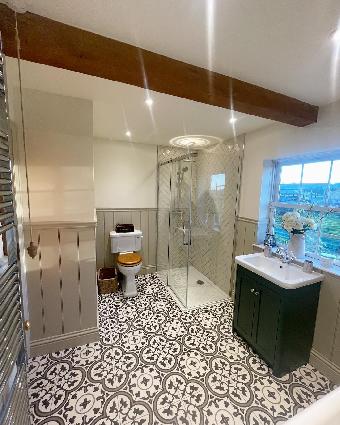 From old and cramped to clean and contemporary✨➡️

This bathroom renovation is all about better flow, better lighting, and better plumbing. Another happy customer this week 🤩

#beforeafterreno #modeplumbing #bathroomupdate