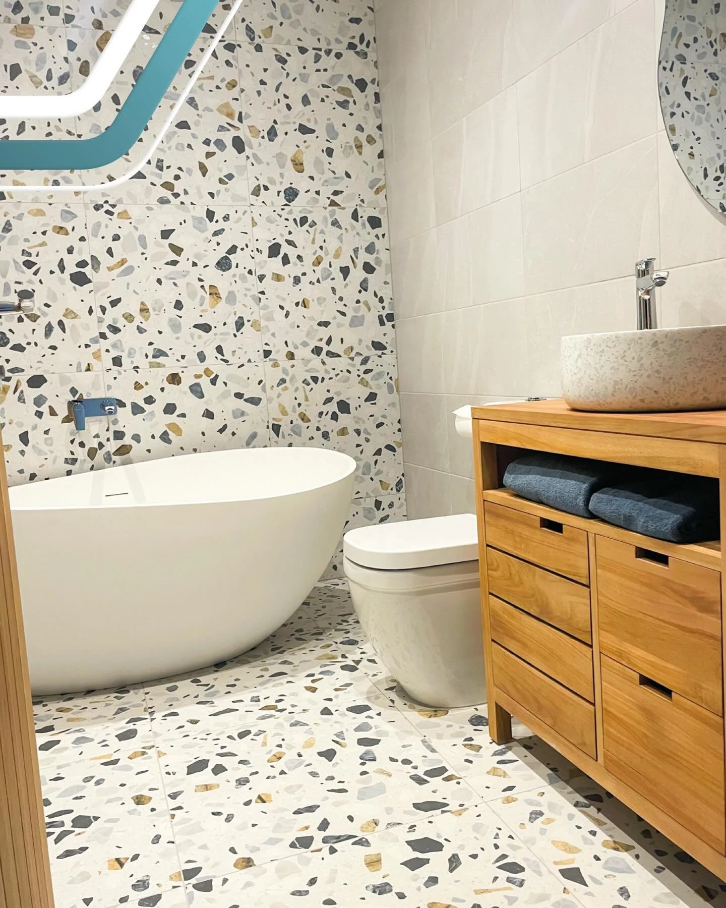 A full bathroom renovation completed by Mode Plumbing &amp; Heating in Market Harborough 🛁

Clean lines, modern finishes, and a space designed to be used properly. Another happy customer and a job finished to a high standard.

Thinking about upgradi