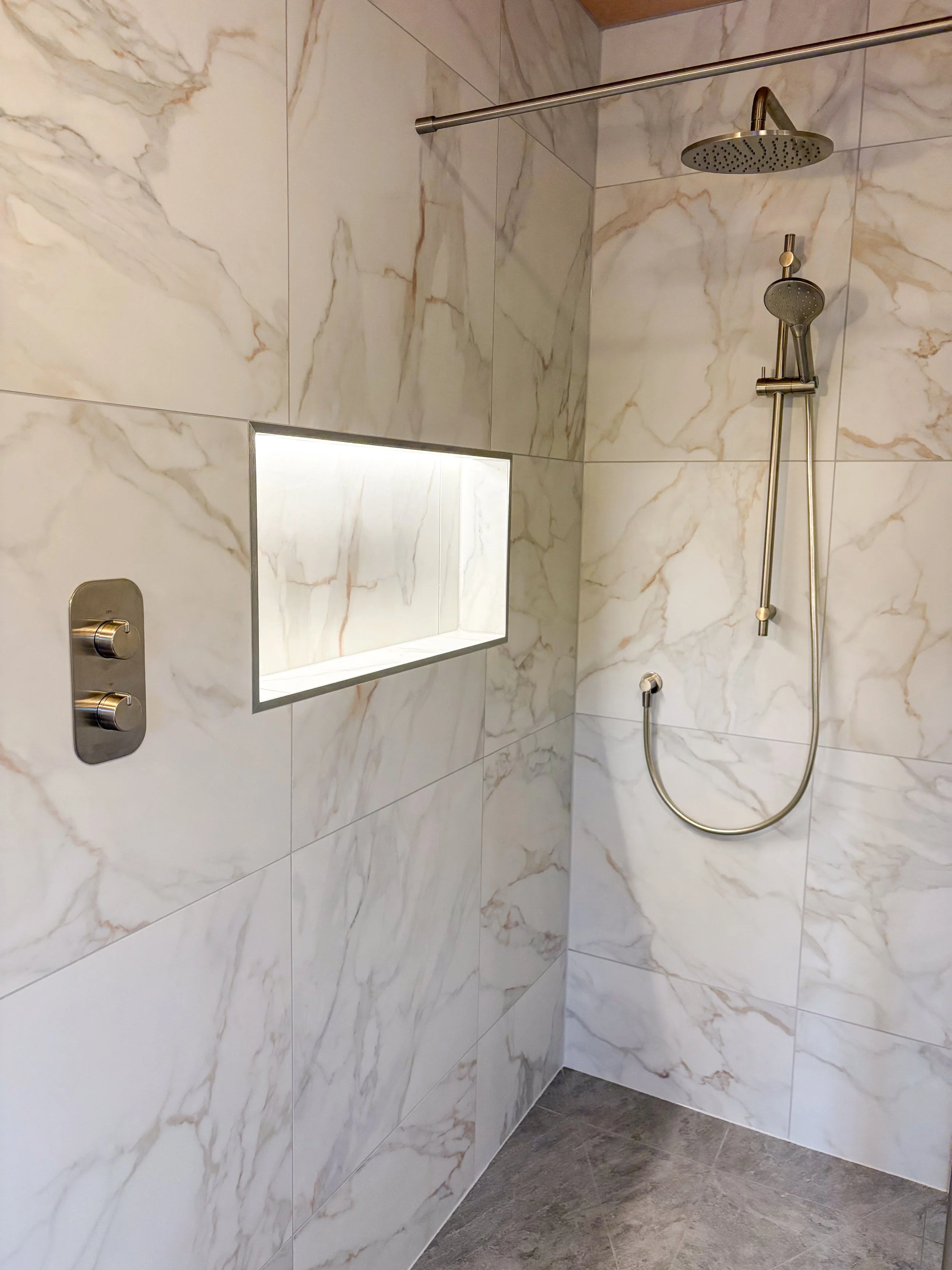 Wet Room vs Walk-In Shower: Which Is Right for Your Bathroom?