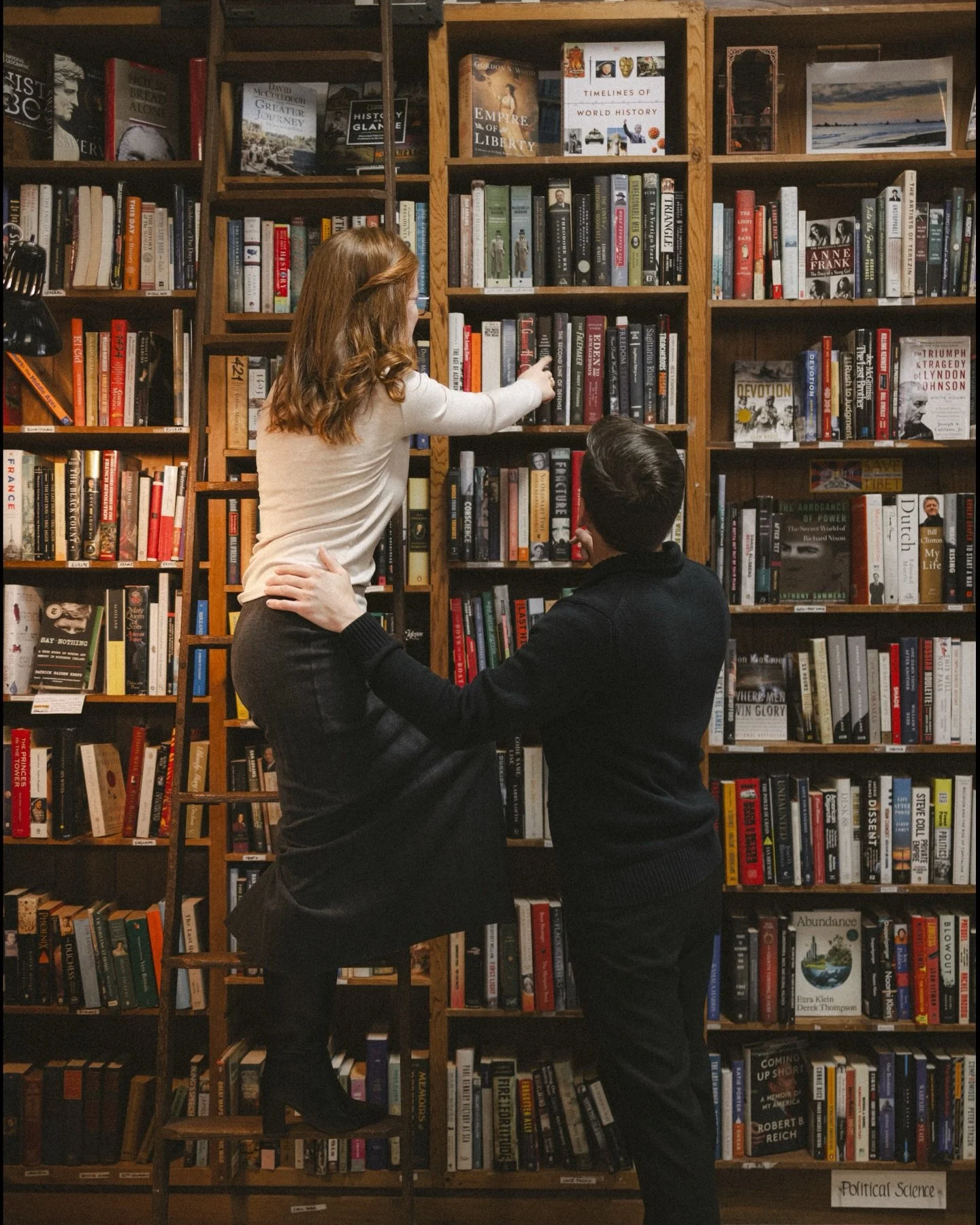 A love story and a library🤍📚

#humboldtcounty #humboldtcountyphotographer #engagement #oldtowneureka #themedshoot 

@booklegger_eureka 
@raythree 
@samsmilesalot.13