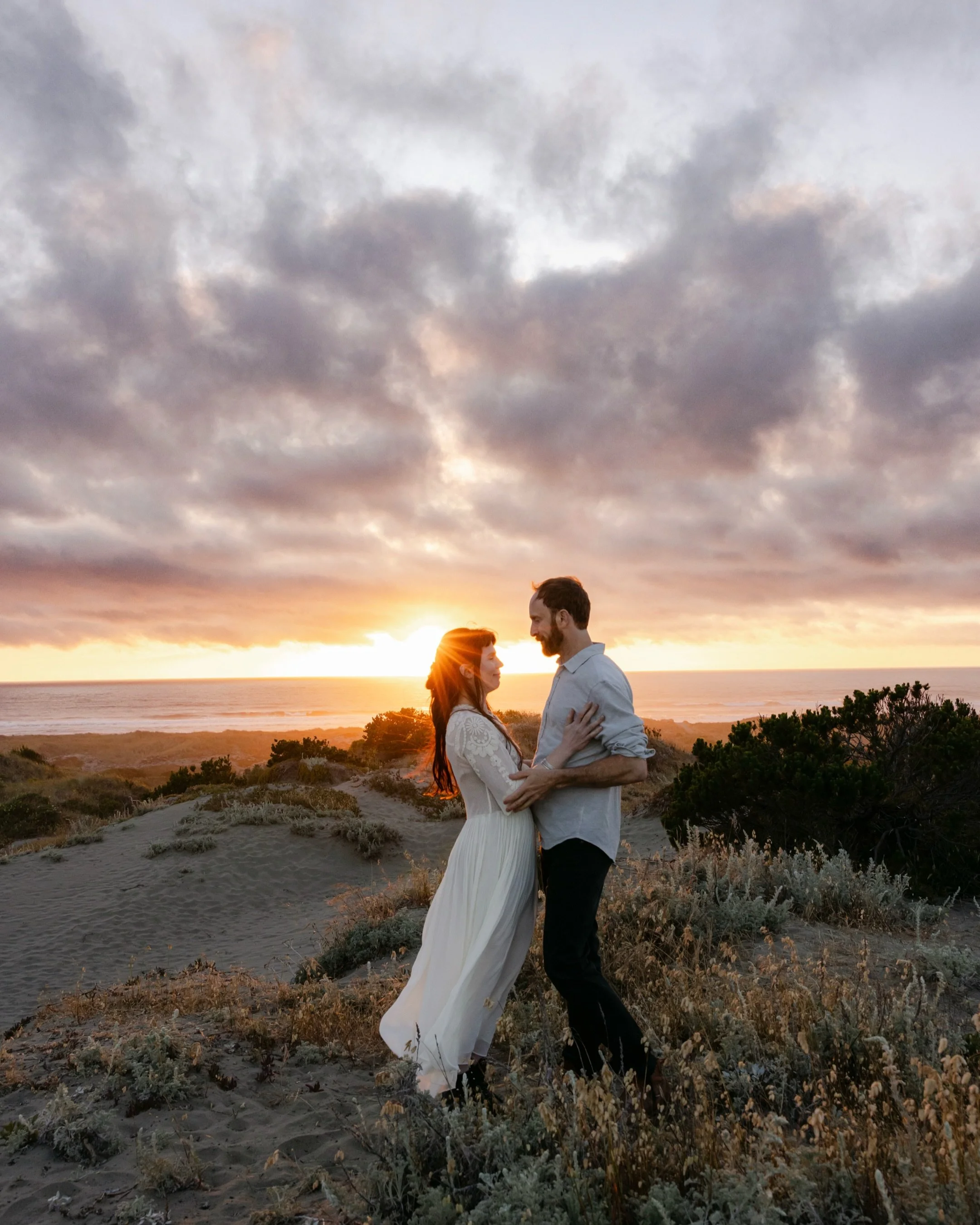 If you didn&rsquo;t know dunes could be this romantic&hellip; now you do. ✨

📍 Samoa, California 

#HumboldtCountyPhotographer #NorthernCaliforniaPhotographer #CaliforniaEngagementPhotographer #BeachEngagement #CouplesPhotography