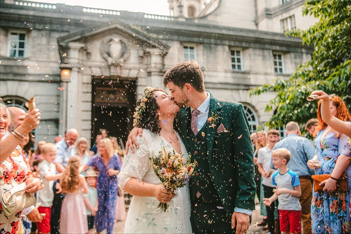 CONFETTI 🎉 
My absolute favourite aspect of a wedding to photograph 🥰 
Some confetti tips from someone who&rsquo;s photographed a LOT of them; 
1. Always look up! I know it&rsquo;s natural to look down when someone&rsquo;s throwing things at you bu
