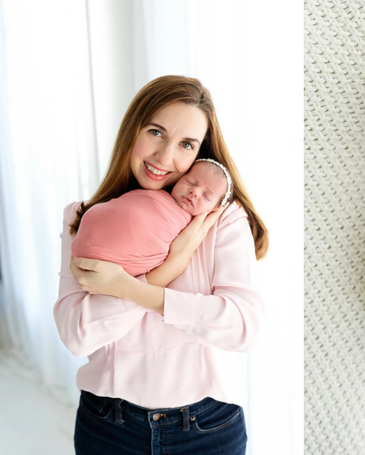 Hard to believe it has been two months already, but in January, I flew to Charlotte to meet my brand new niece! While there, I rented @lavenderandlightphotography studio so I could offer my sister and brother-in-law a newborn session. Emily was so gr