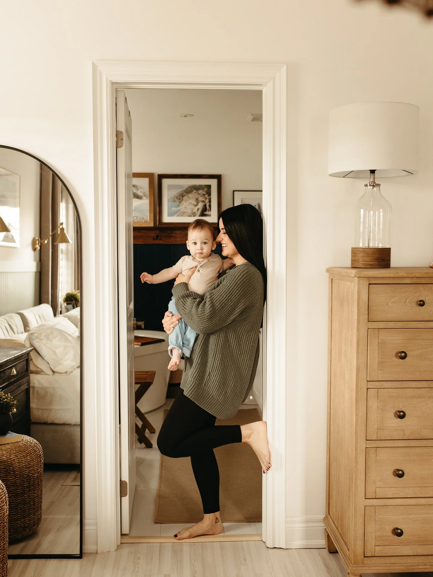 Sweet little in home sessions are creeping in and I'm in love. Watching the Perretta's love on their baby boy Orlando was just perfect!! 

So happy to be able to do this together 🤍🥹
