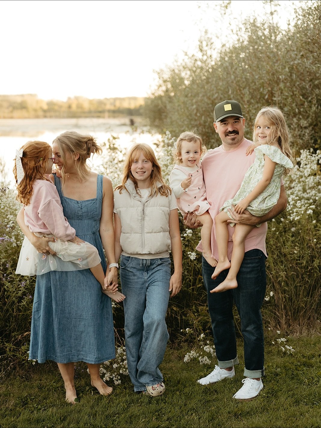 QUICK pause on my photos to share our own family photos that we did with @ess.and.elle 😭😭 

Obsessed would be an understatement 🥹 thank you Shannon for my favourite photos ever!!