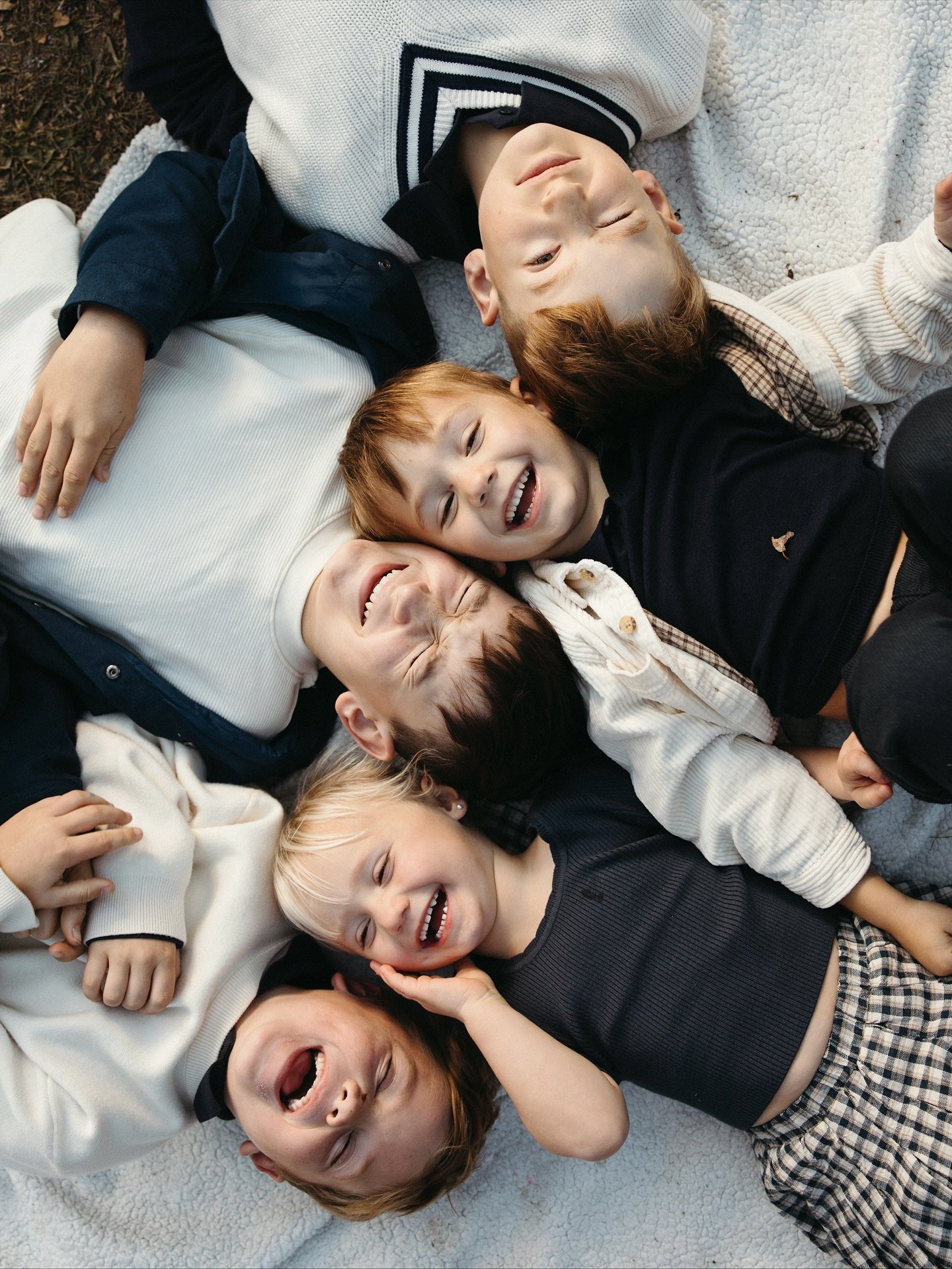 Off into editing mode I go 🫡 things have slowed down for me in the shooting side now that holiday minis are wrapped up! So I'll be editing until further notice 🫠 thank you everyone for you patience!! Fall family sessions will be going out asap &amp