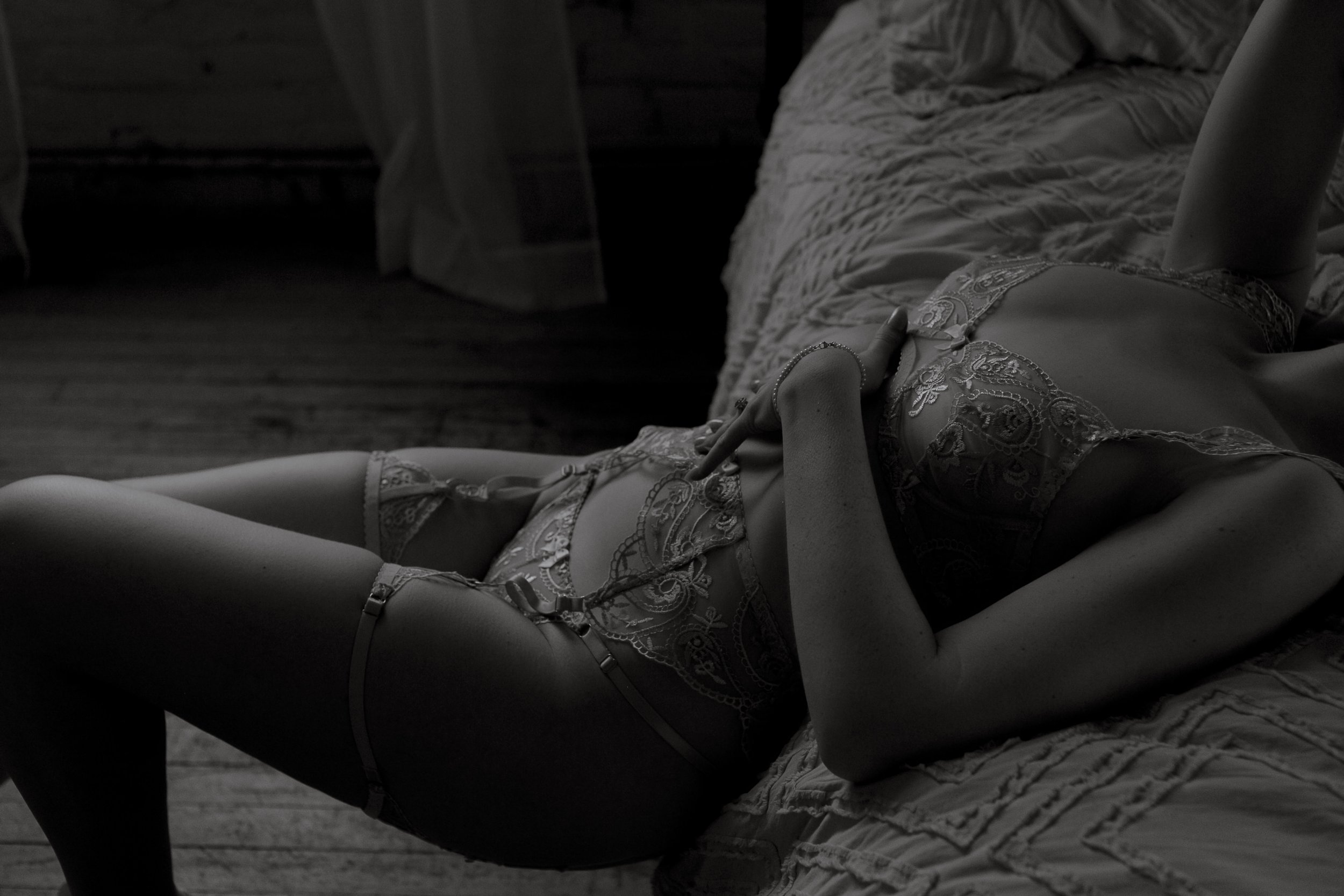Winnipeg boudoir photography empowering photography sessions body-positive photoshoots in Winnipeg Luxury Winnipeg boudoir photographer