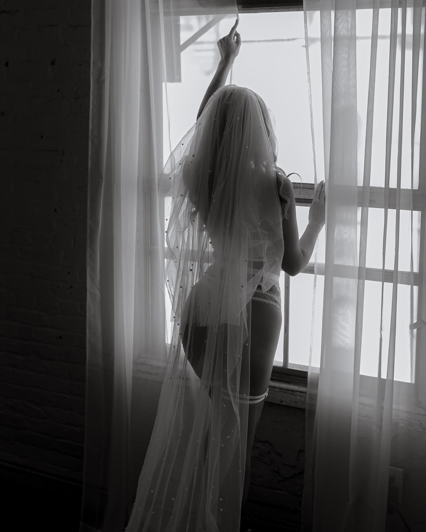 I&rsquo;ve got something special in the works, and if you&rsquo;re engaged (or know someone who is), you won&rsquo;t want to miss it. The next set of mini sessions will be just for brides or anyone who wants that romantic feel!

Want to be the first 