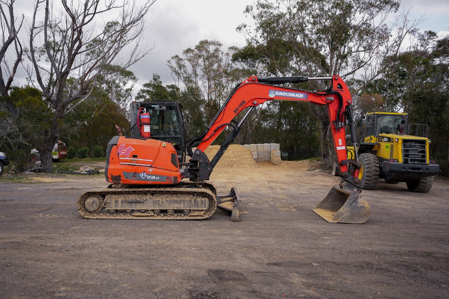 💥 FOR SALE // 2012 EUROCOMACH ES850ZT EXCAVATOR 💥

Enhance your fleet with the 2012 Eurocomach ES850ZT Excavator, designed for high performance in tight spaces. This machine features a comfortable, ergonomic cabin with easy-to-use controls, ensurin