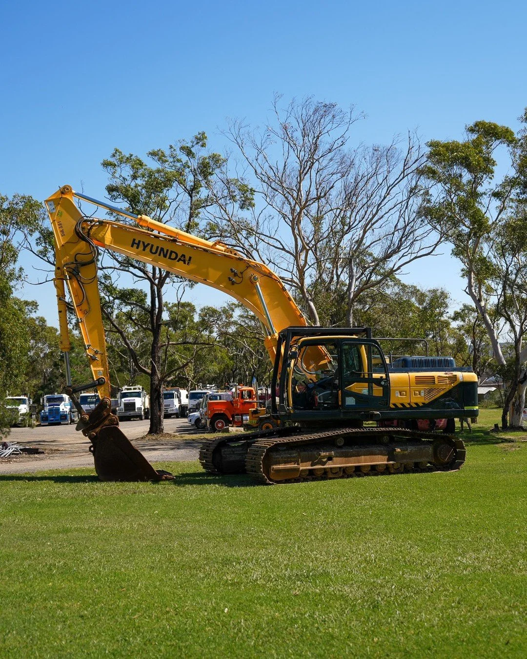 FOR SALE: Hyundai R380LC-9 Excavator 💲Now just $52,800 inc. GST
Tough enough for demo. Precise enough for civil.
This machine has 9,660 hours on the clock and comes fully fitted for safety, comfort, and versatility.

🔧 Hydraulic quick hitch + full 