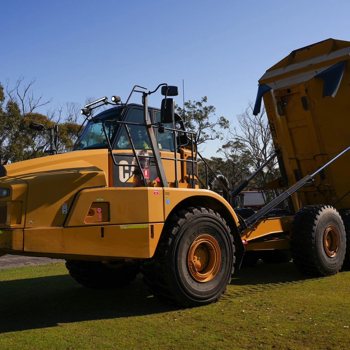 On the market now: 2015 Caterpillar 745 Articulated Dump Truck ✅
The 2015 Cat 745 ticks all the boxes &mdash; stability assist, automatic traction control, and mine spec compliance. This machine is fully inspected and deployment-ready. Strong, reliab
