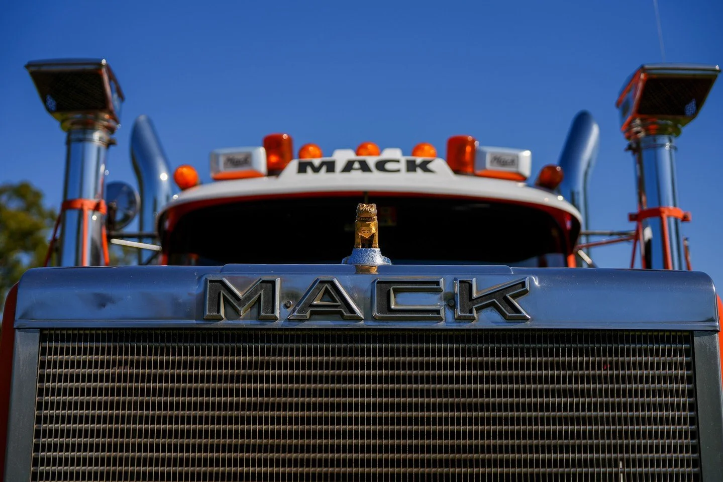 The 1981 Mack Superliner Prime Mover stands tall as one of the greats ✅
Immaculately maintained with complete service records, this truck combines the rugged performance Mack is known for with the character and style that collectors chase. Whether yo