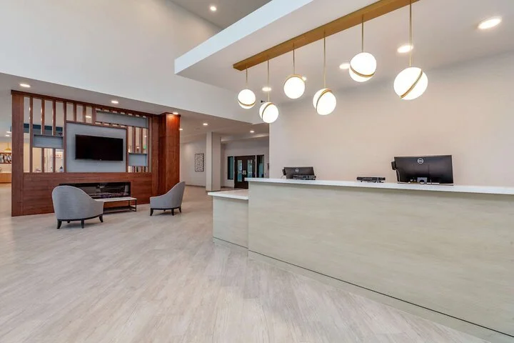 comfort suites lobby.jpg
