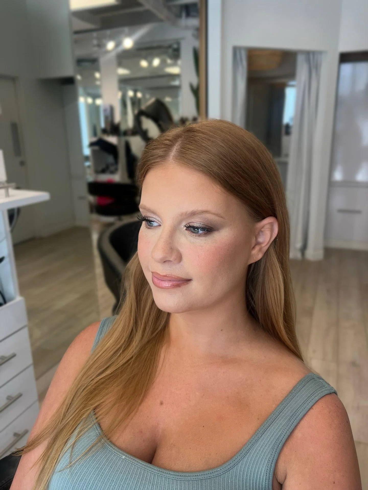 Modern maternity makeup 
.
Cooled toned Smokey eye and a full beat for my gorgeous client Sam&rsquo;s maternity shoot - for bookings:  thebeautyprophet1@gmail
.
.
#thebeautyprophetmakeup #maternityshootmakeup #losangelesmakeupartist