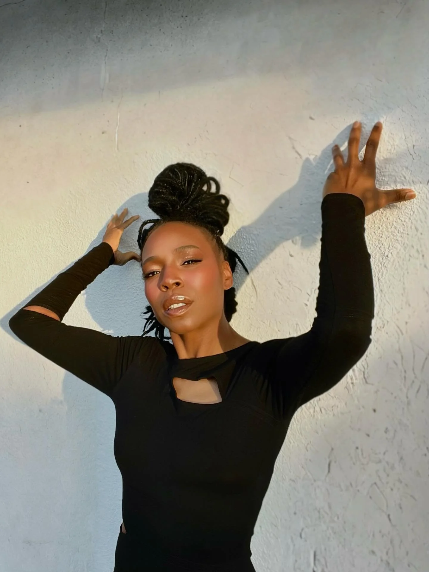 Makeup session with @flosoul singer/songwriter
If you don&rsquo;t know, now you know 

Just add photographer and creative director to my resume ;) 

📸 I love that i got to capture her soft vulnerable side and the strength that she carries so effortl