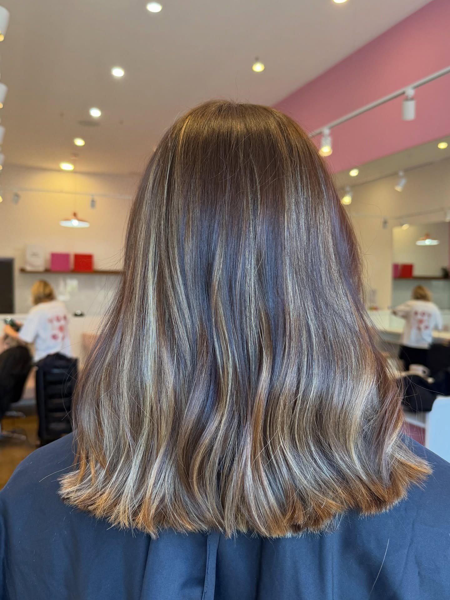 This one is hot 🔥 base colour and subtle foils to slowly head to a low maintenance balayage &amp; a nice chip to give it that massive refreshed feeling 🥰
 ✨Colour by Chey &amp; Style by Caleb ✨
Book now via DM or 📞0410 481 511

📍 The Mane Colour 