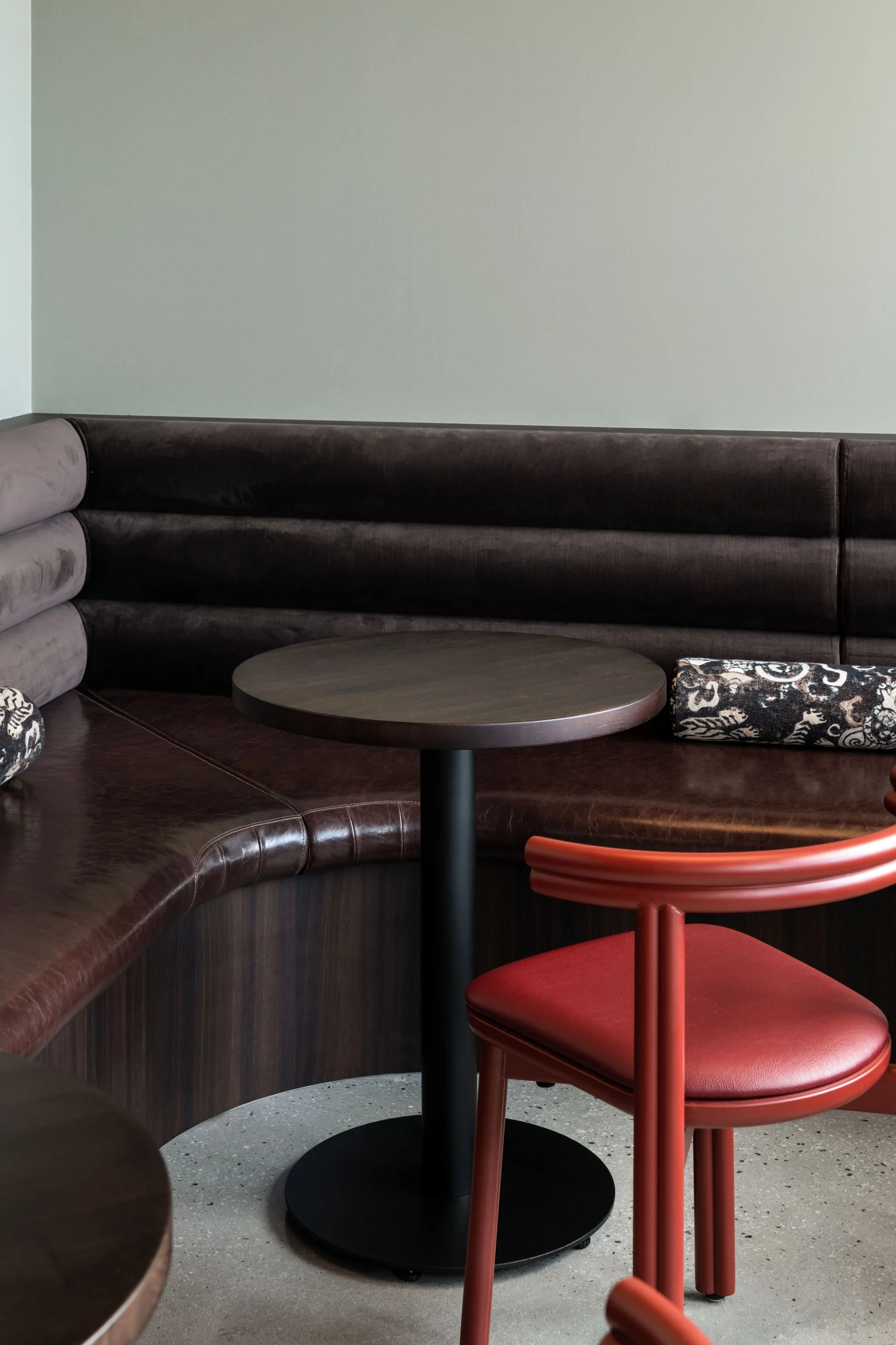 Banquette seating area supporting informal collaboration at the Unita Perth office designed by Collectivus.