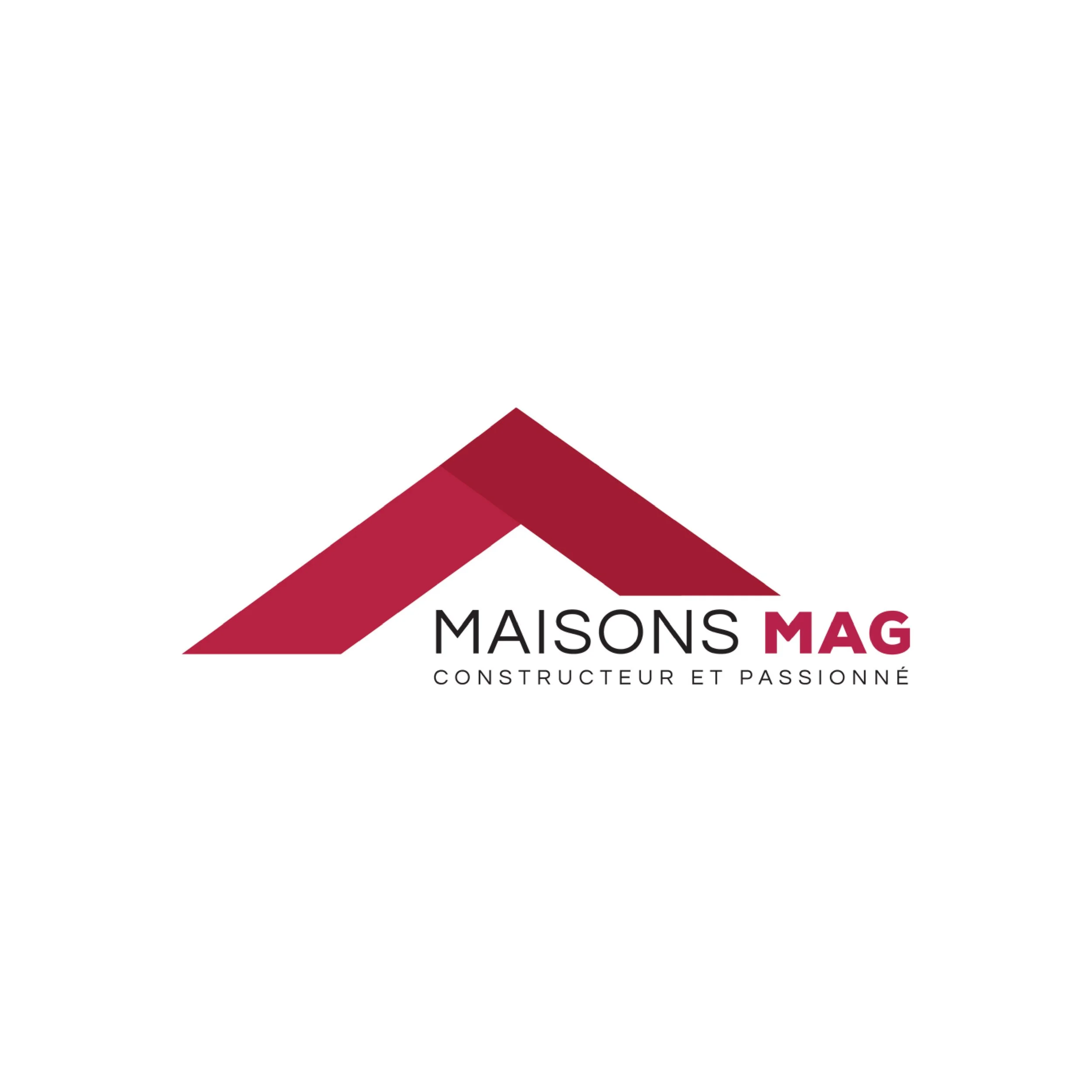 Logo de Maisons Mag avec une toiture stylisée en rouge et les mots 'Maisons Mag, Constructeur et Passionné'.