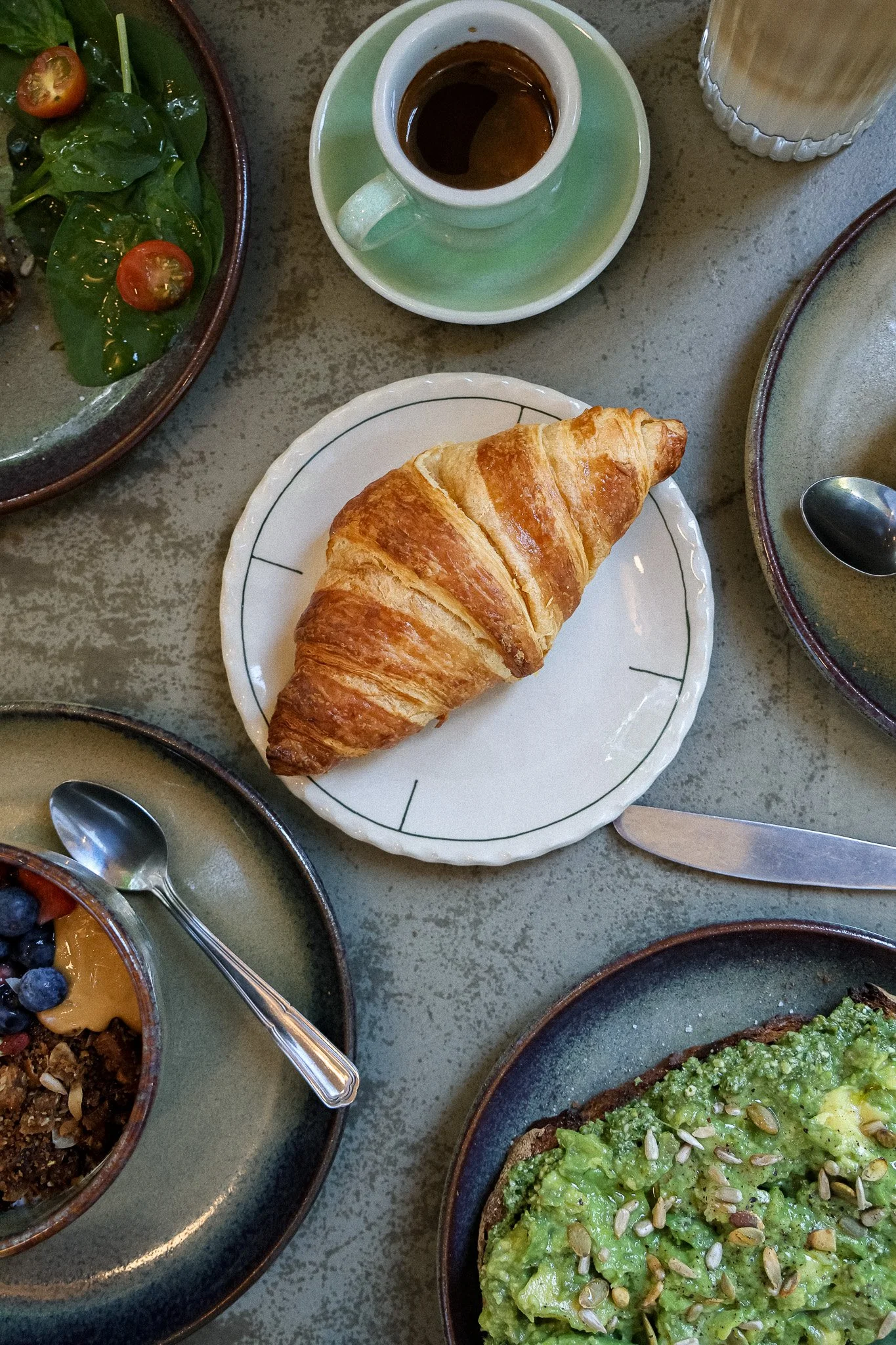 Custom-made tableware for the café La Fabrique en Ville — Brussels, Belgium