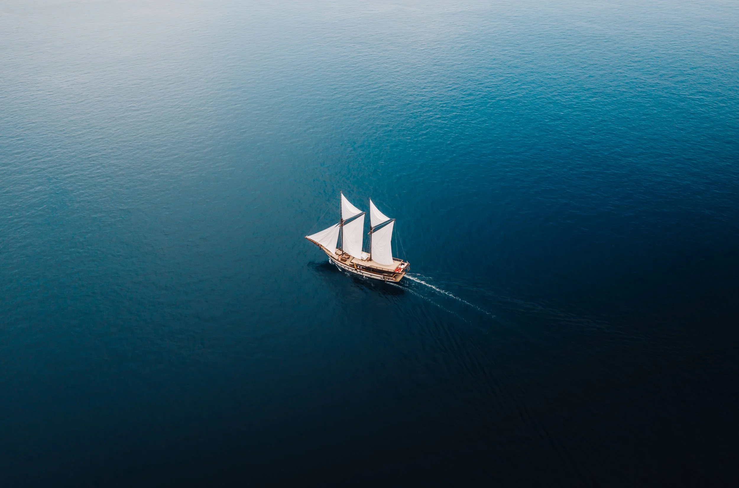 ph_senja_lowdef_sailing_drone_landscape_3.jpg