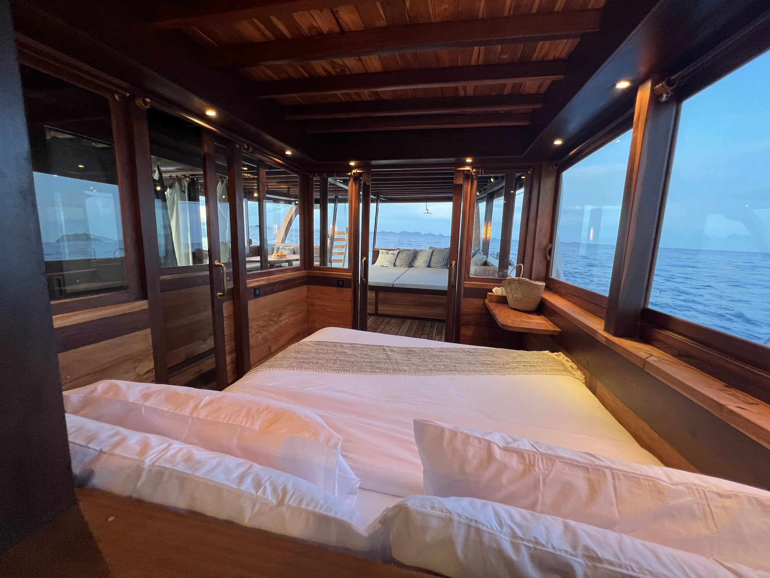 DW_MasterCabin Night_06.JPG