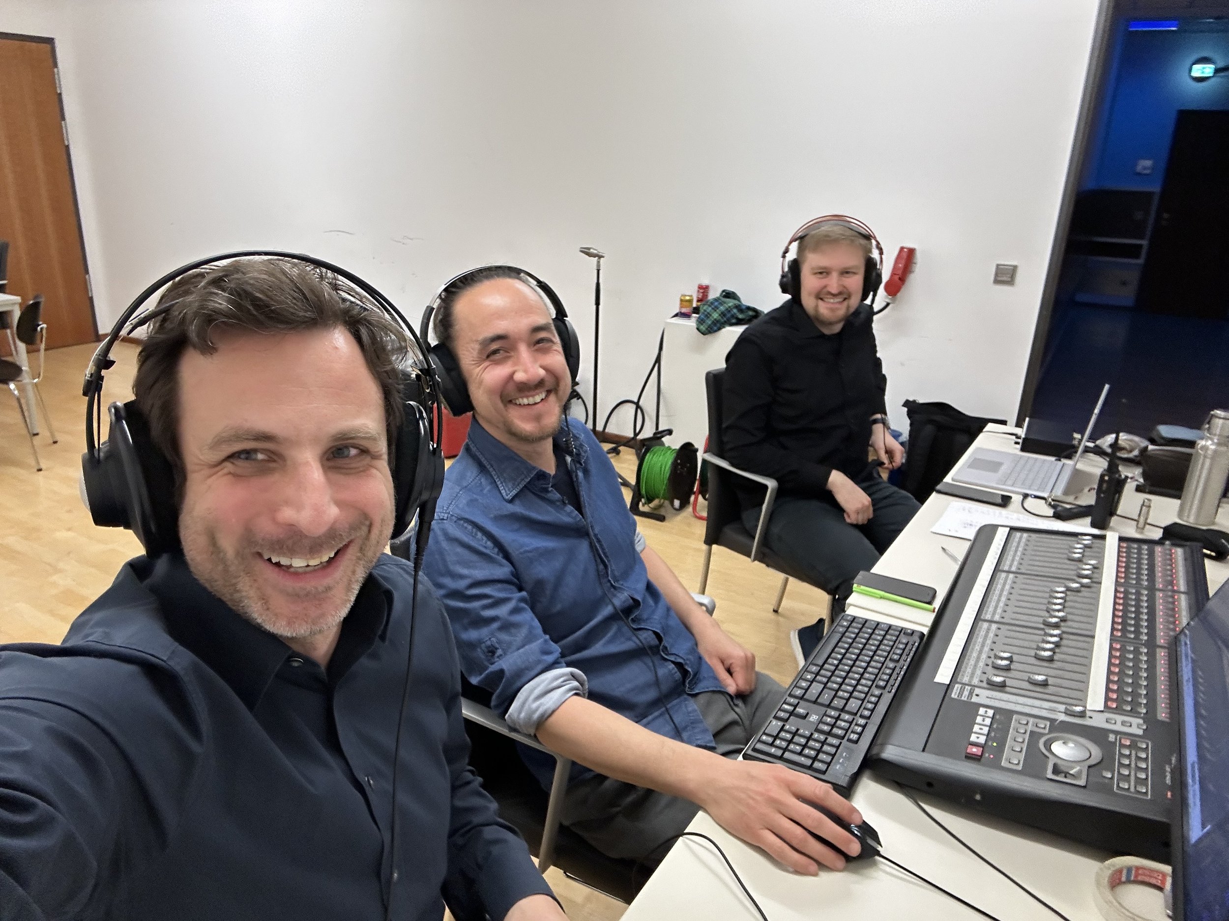 Hard work, much fun! With recording engineers David Schwager and Daniel Przemus at Mercatorhalle Duisburg