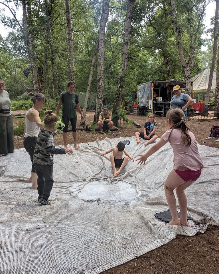 Tuesday Tribe keeping cool in the slidey pool!😀💚🌞 Spectacular moves from Vix😁