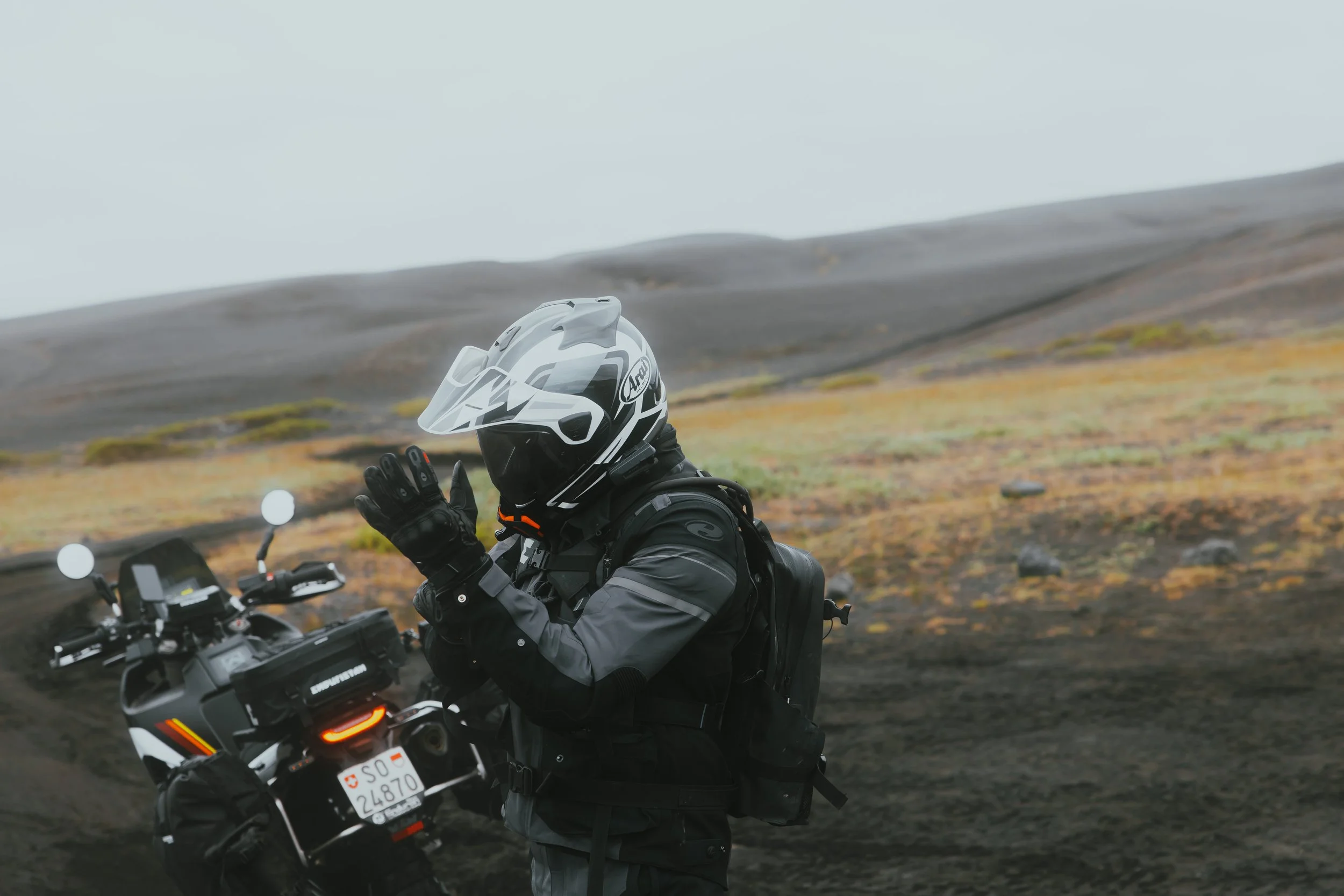 Cardo Packtalk Edge Review - The Helmet Intercom I Actually Trust on Group Rides