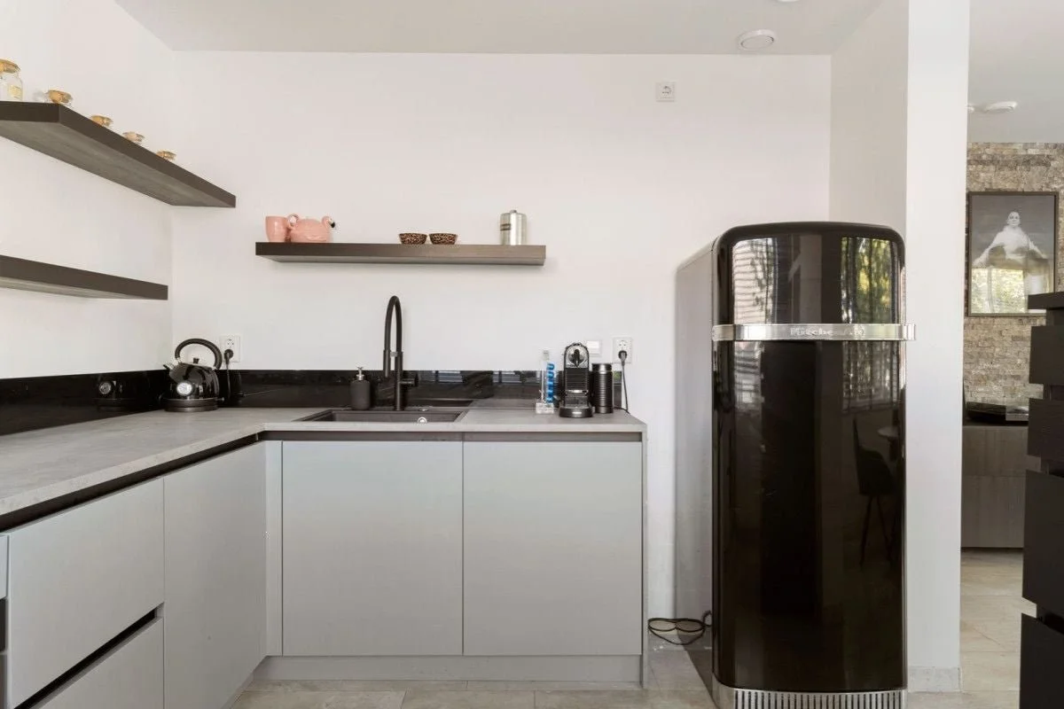 Bright 2-Bedroom Apartment with Storage