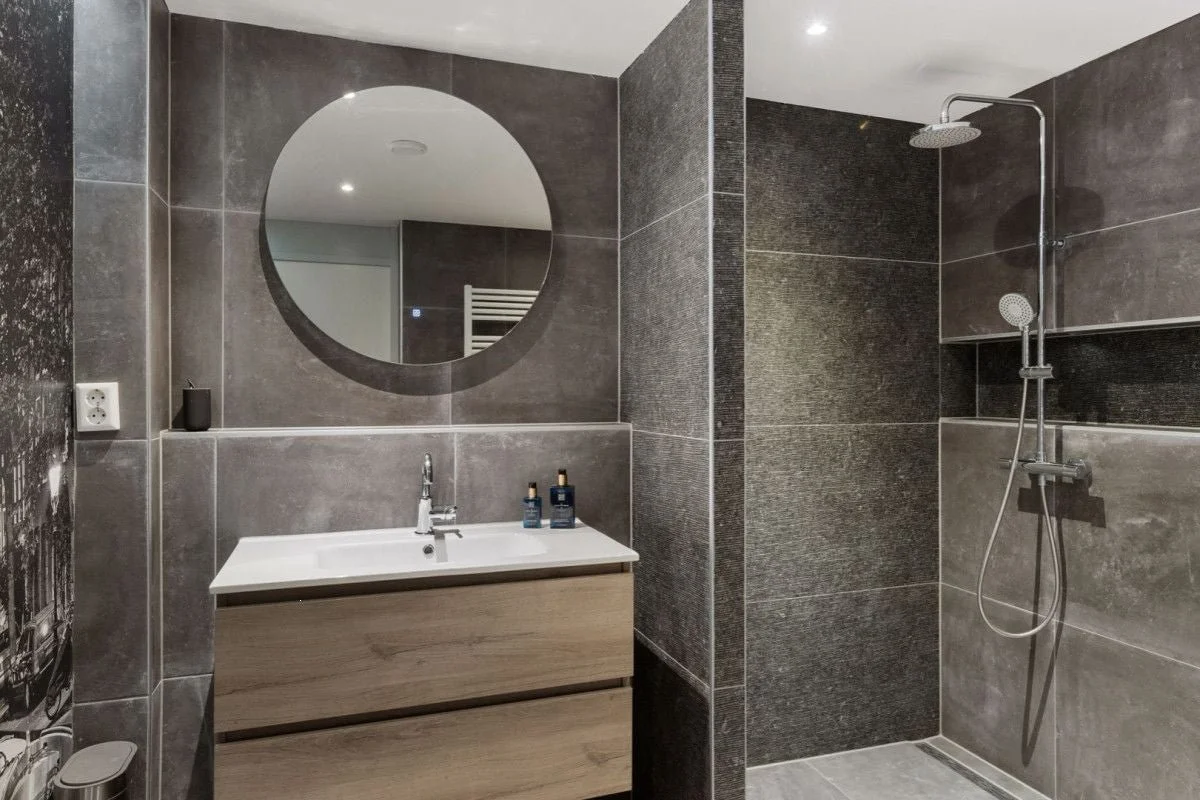 Bright 2-Bedroom Apartment with Storage