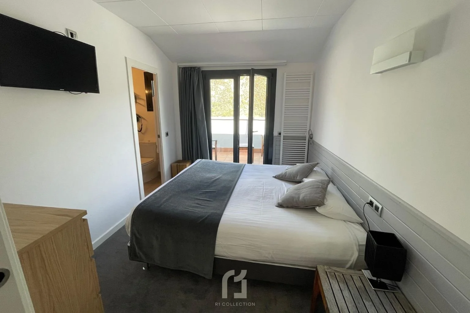 R10094 MILA (10).jpg