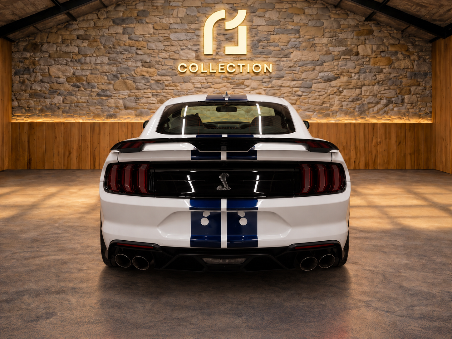 Shelby GT500 con pilotos traseros apagados.png