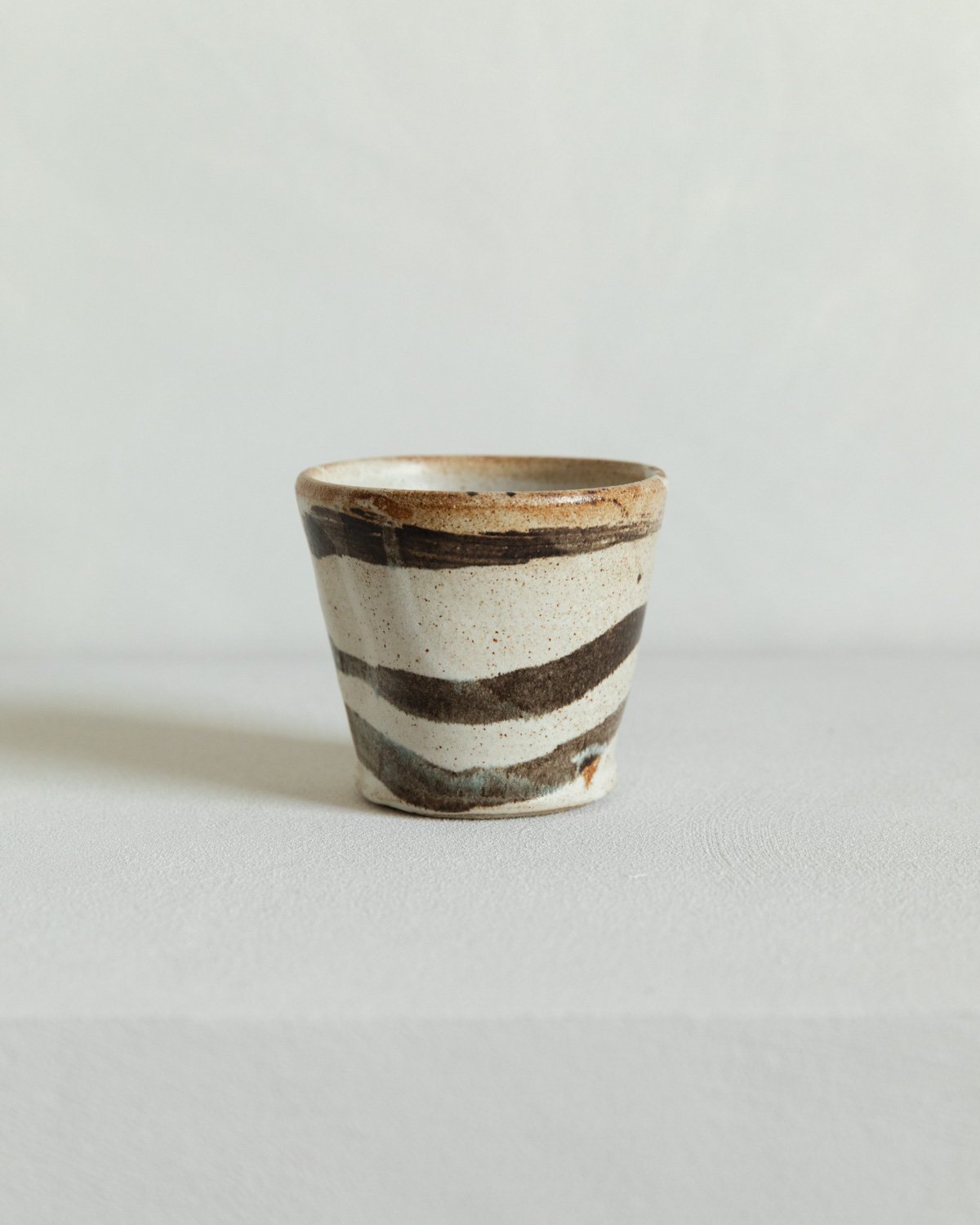 Beaker – Dolomite / Black Glaze by Nicola Gillis