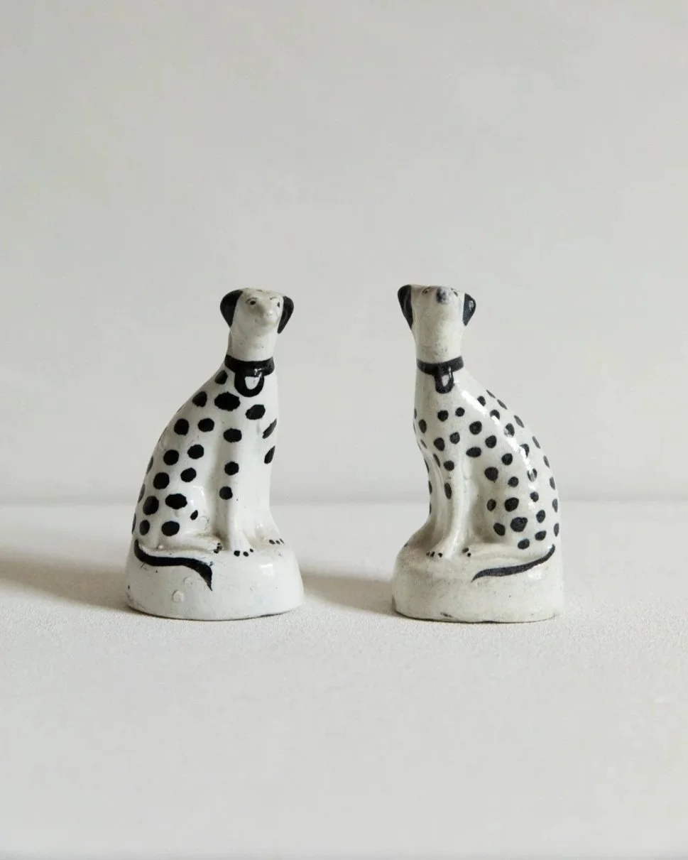 Staffordshire+pottery+spotted+long+dogs-3.jpg