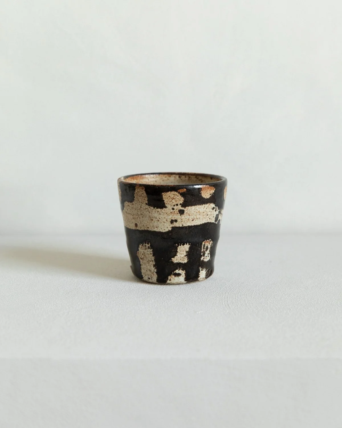 Beaker – Dolomite / Black Glaze by Nicola Gillis
