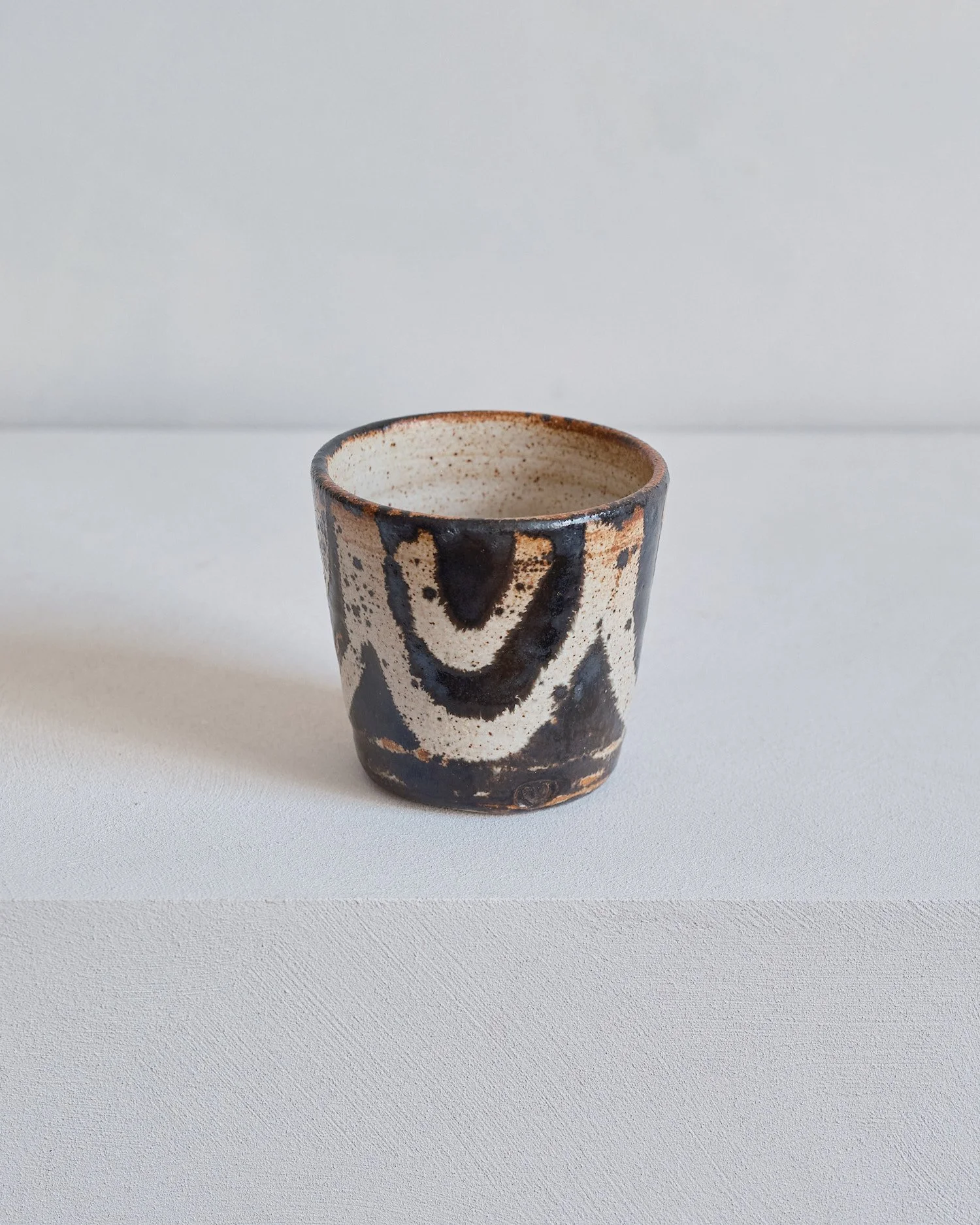 Beaker – Dolomite / Black Glaze by Nicola Gillis