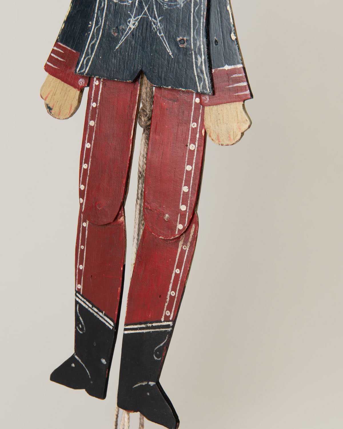 Wooden-Puppet-Folkloric-Soldier-4.jpg