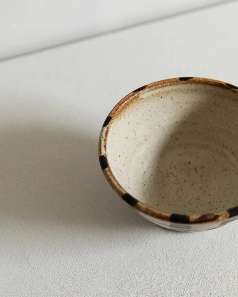 Beaker+%E2%80%93+Dolomite+-+Black+Glaze+by+Nicola+Gillis-4.jpg (Copy)